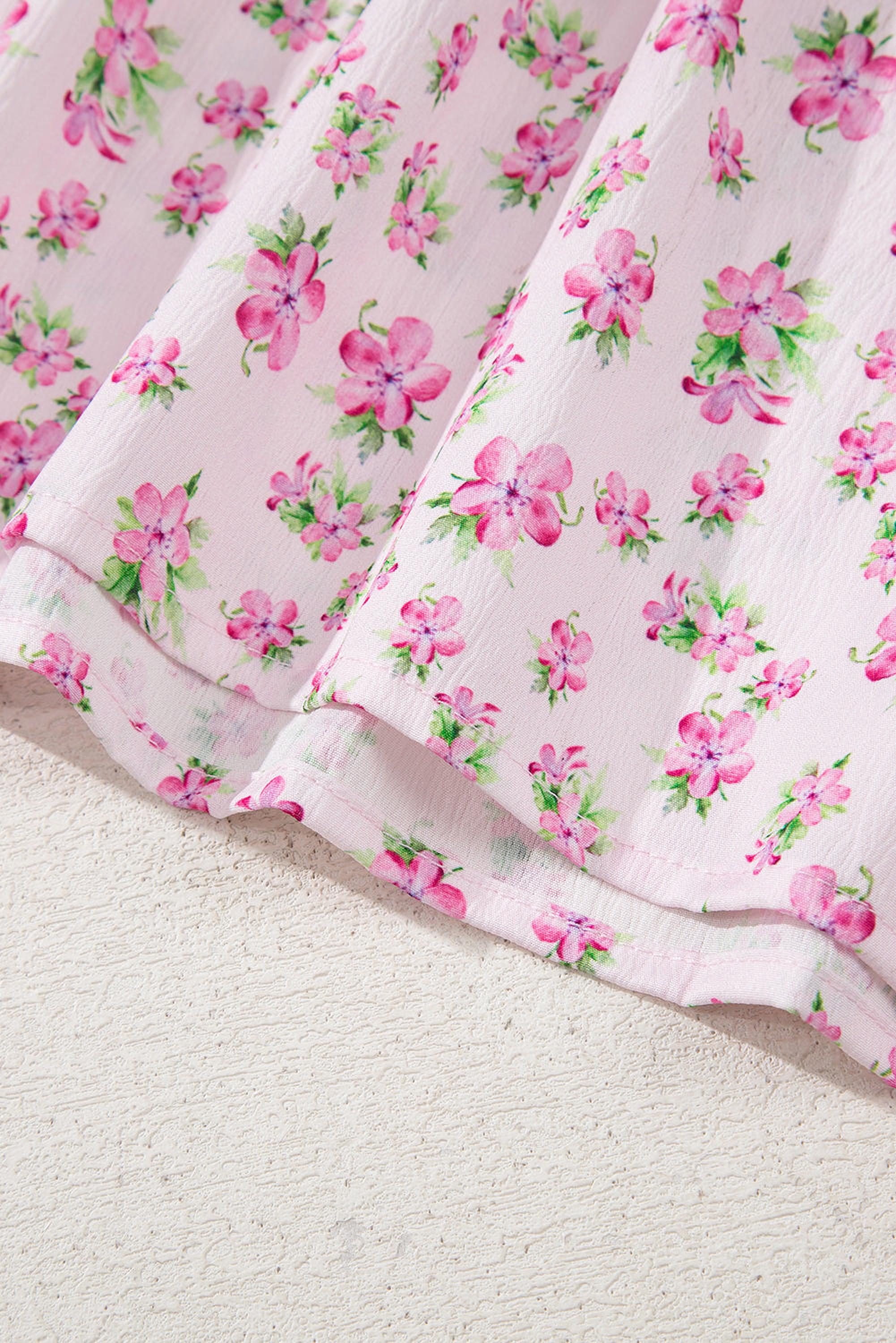 Robe maxi fleurie blanche à volants et corsage froncé