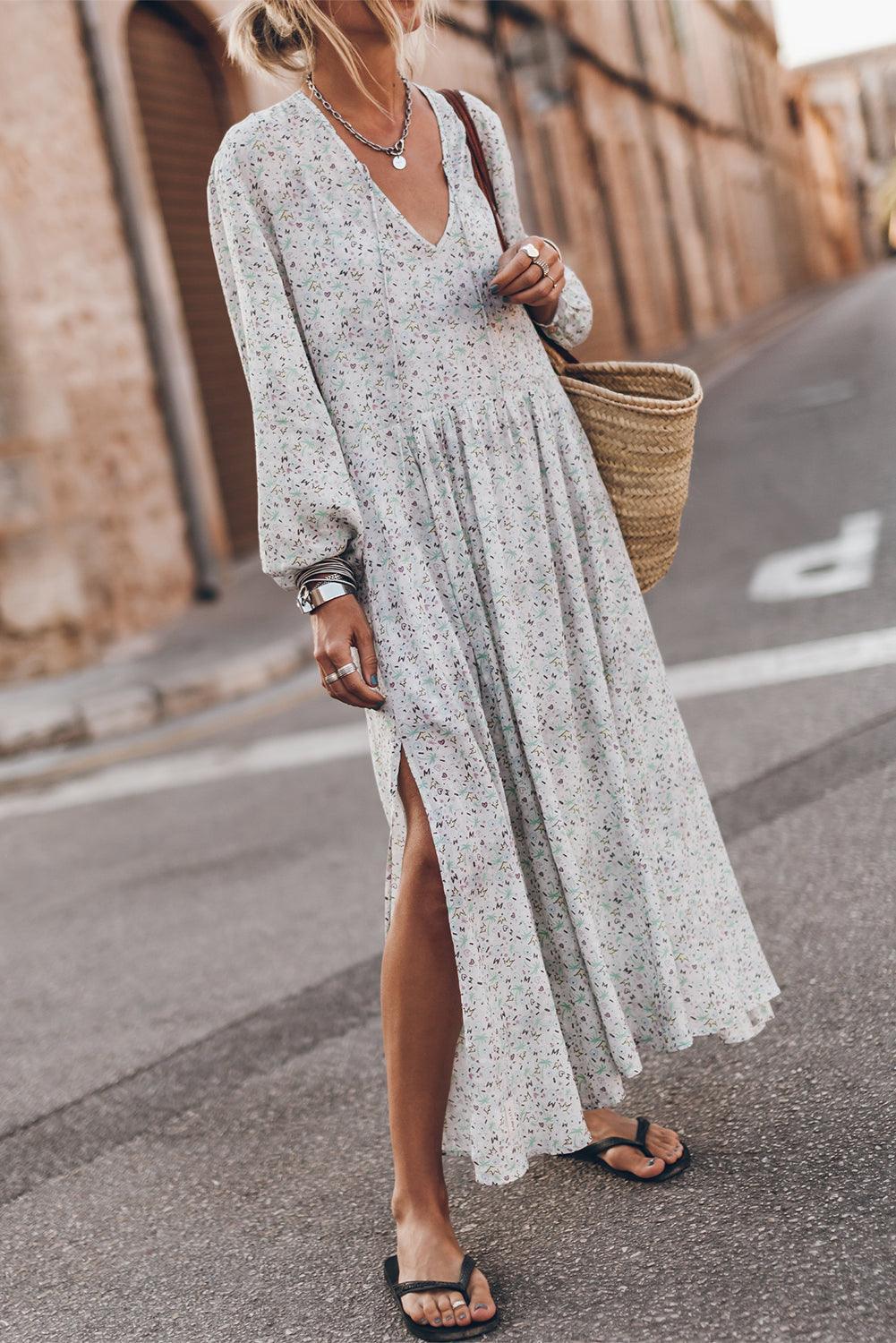 Robe à motifs avec décolleté en V et fente