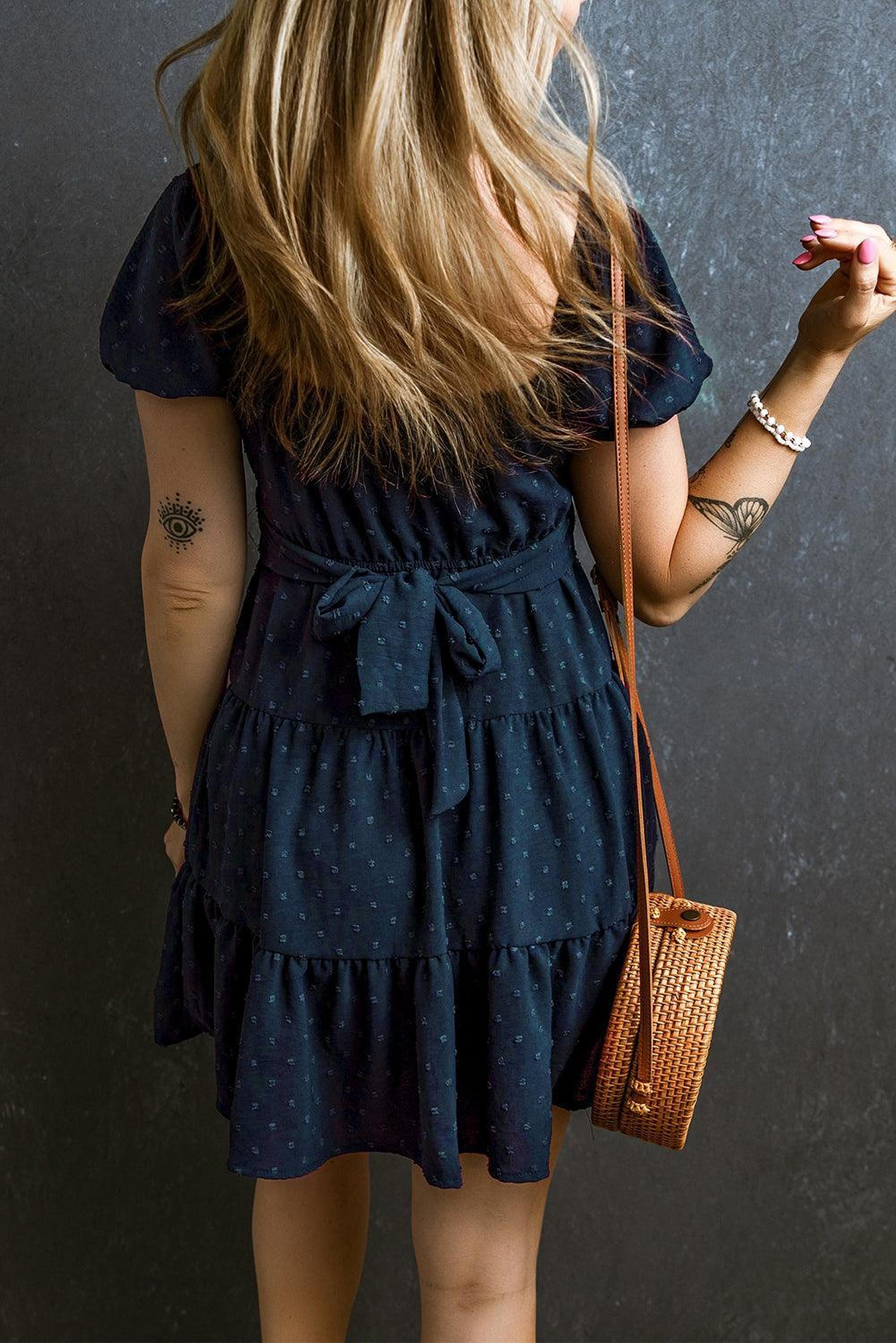Robe jacquard suisse à pois avec manches bouffantes élégantes