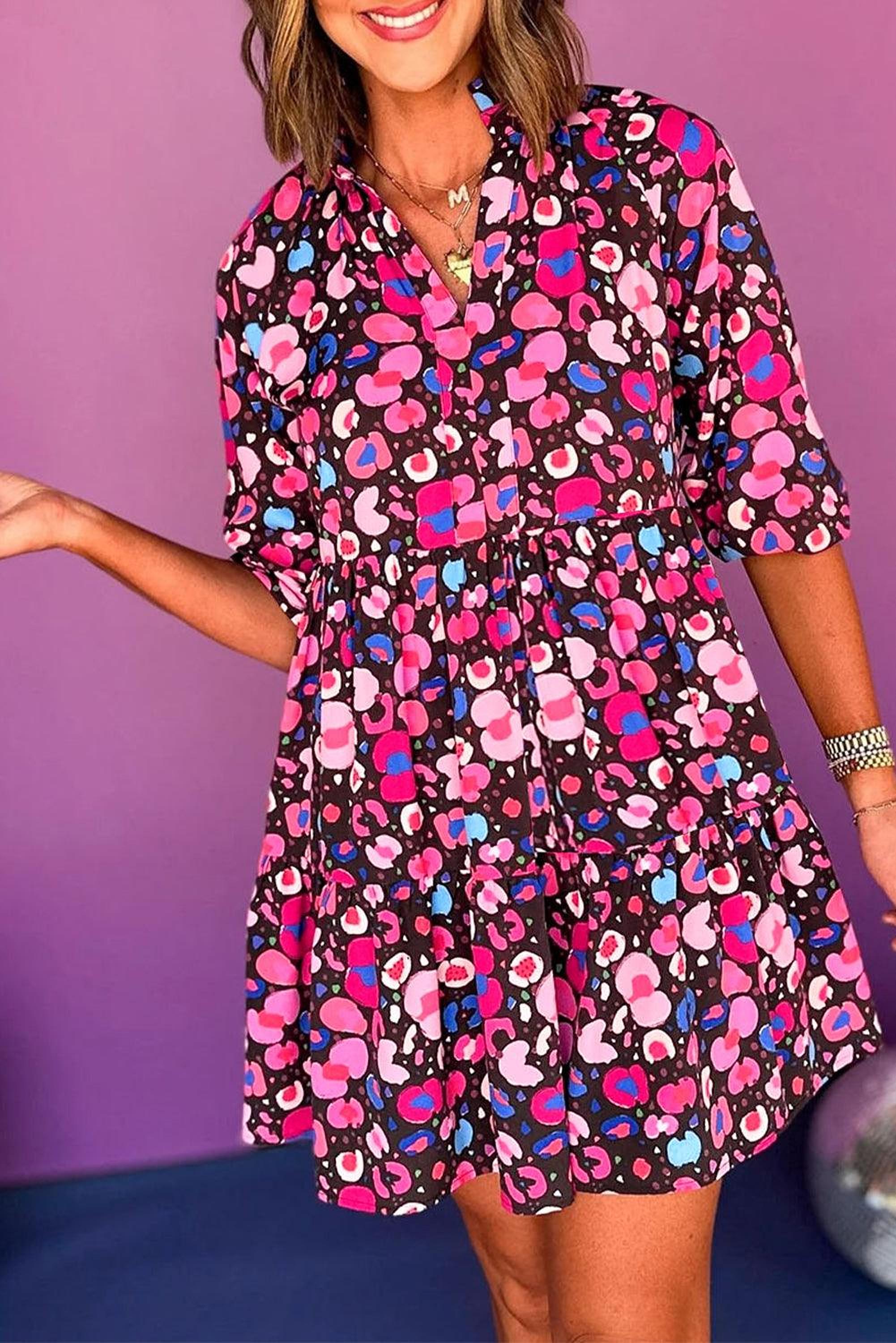 Robe à imprimé abstrait avec col en V et col, élégante et moderne