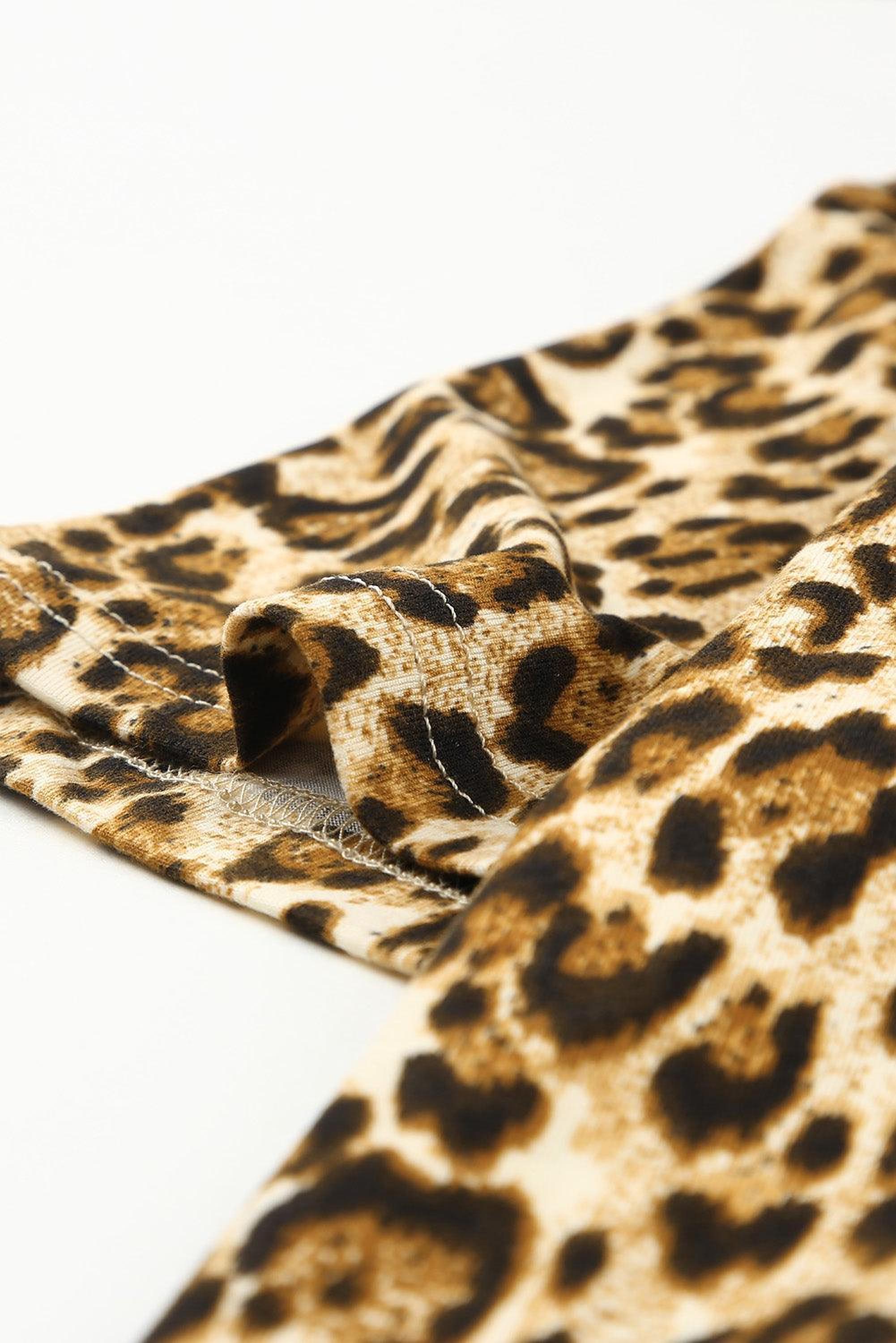 Mini robe A-ligne à manches courtes avec imprimé léopard
