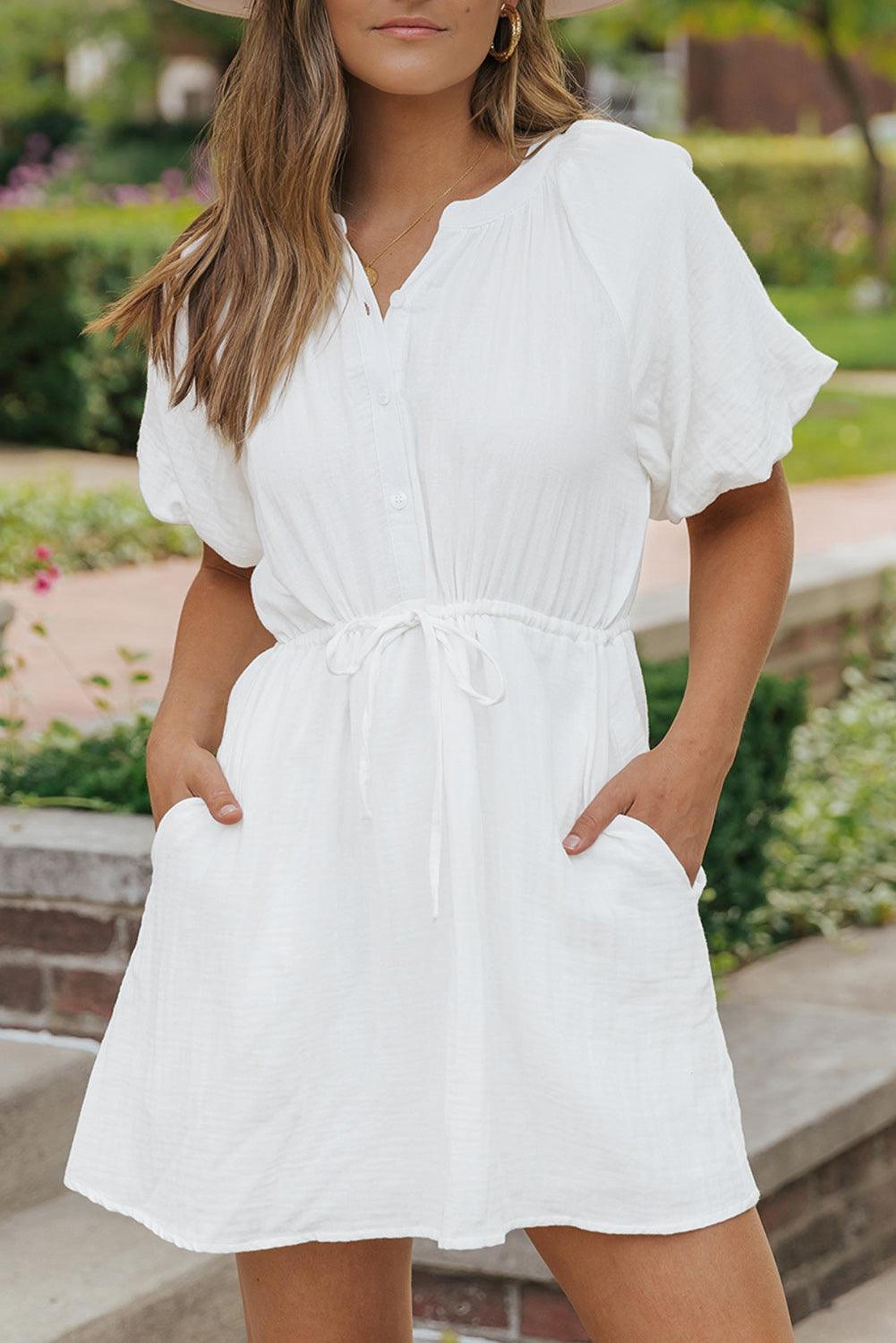 Robe chemise élégante avec manches bouffantes, nœud et poches pour un style pratique