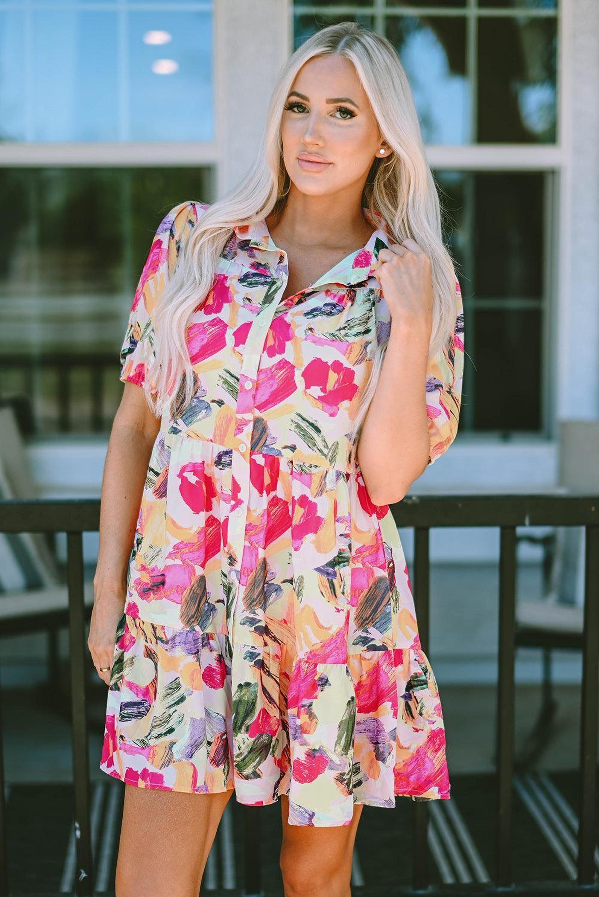 Robe chemisier à motifs floraux avec manches courtes