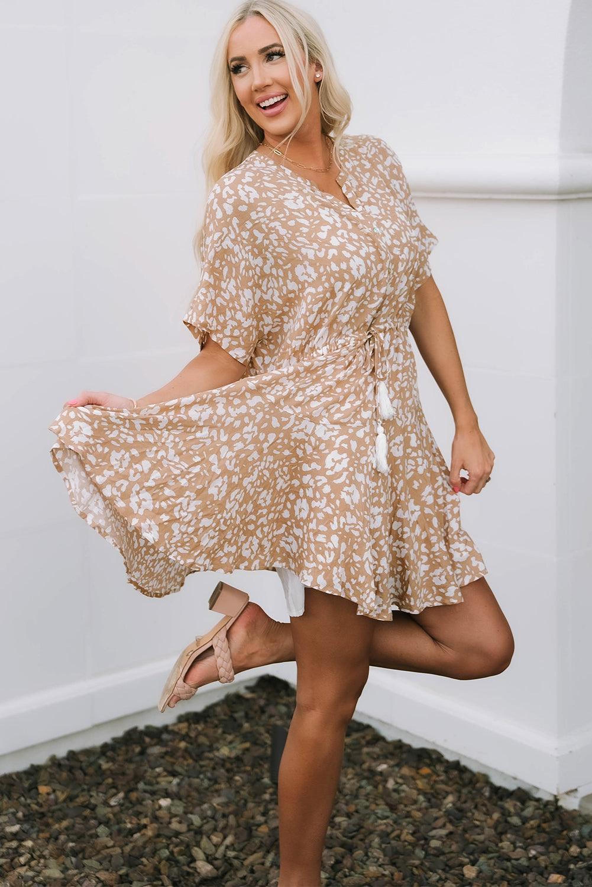 Mini-robe imprimée avec franges et décolleté en V