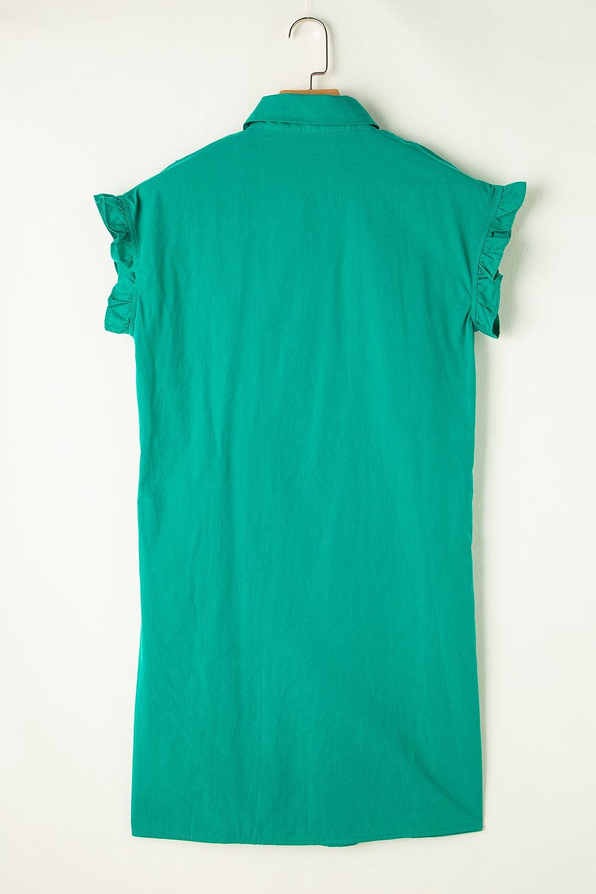 Robe courte élégante avec volants et fermeture à boutons