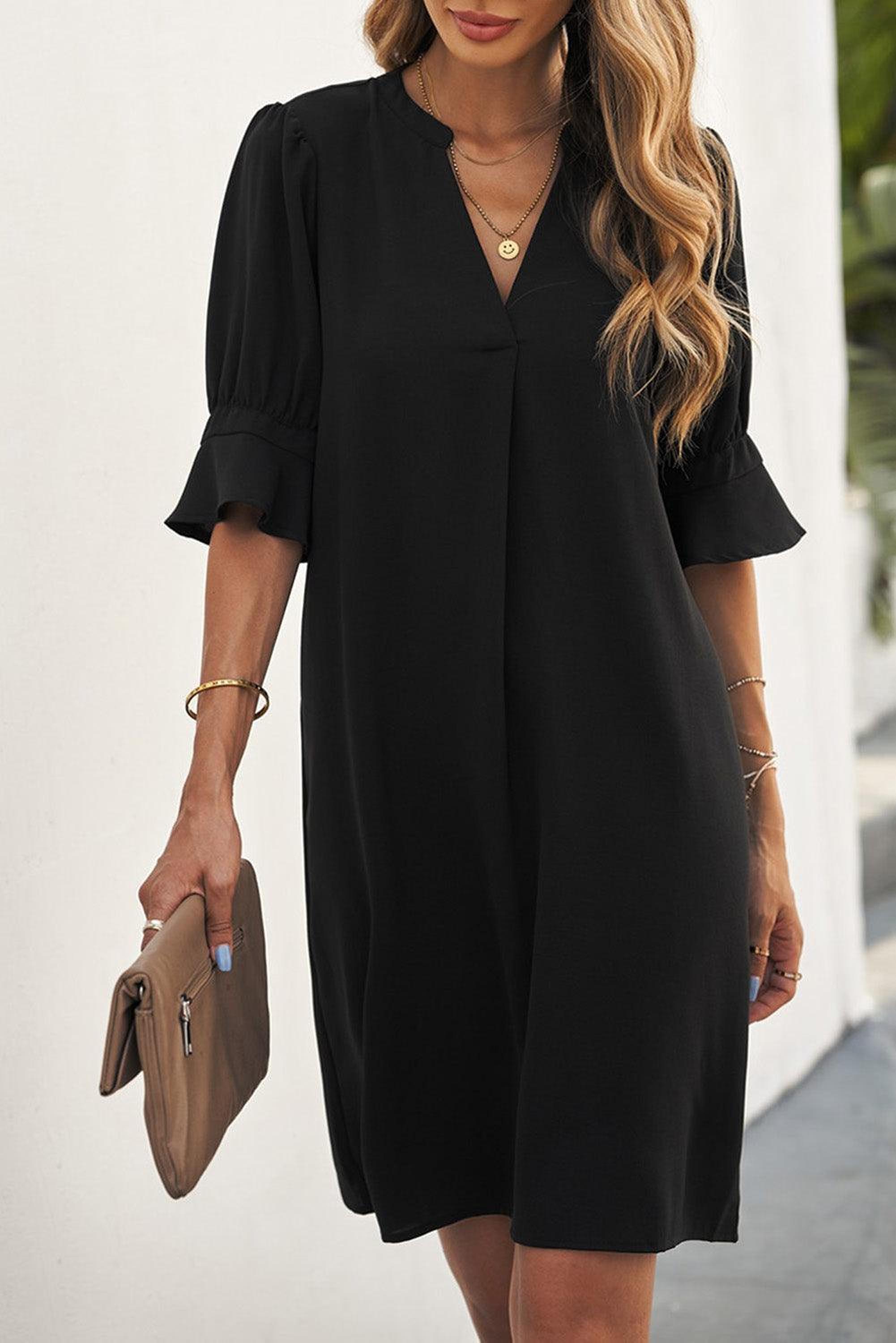 Robe chic avec manches effilochées pour un style décontracté et élégant