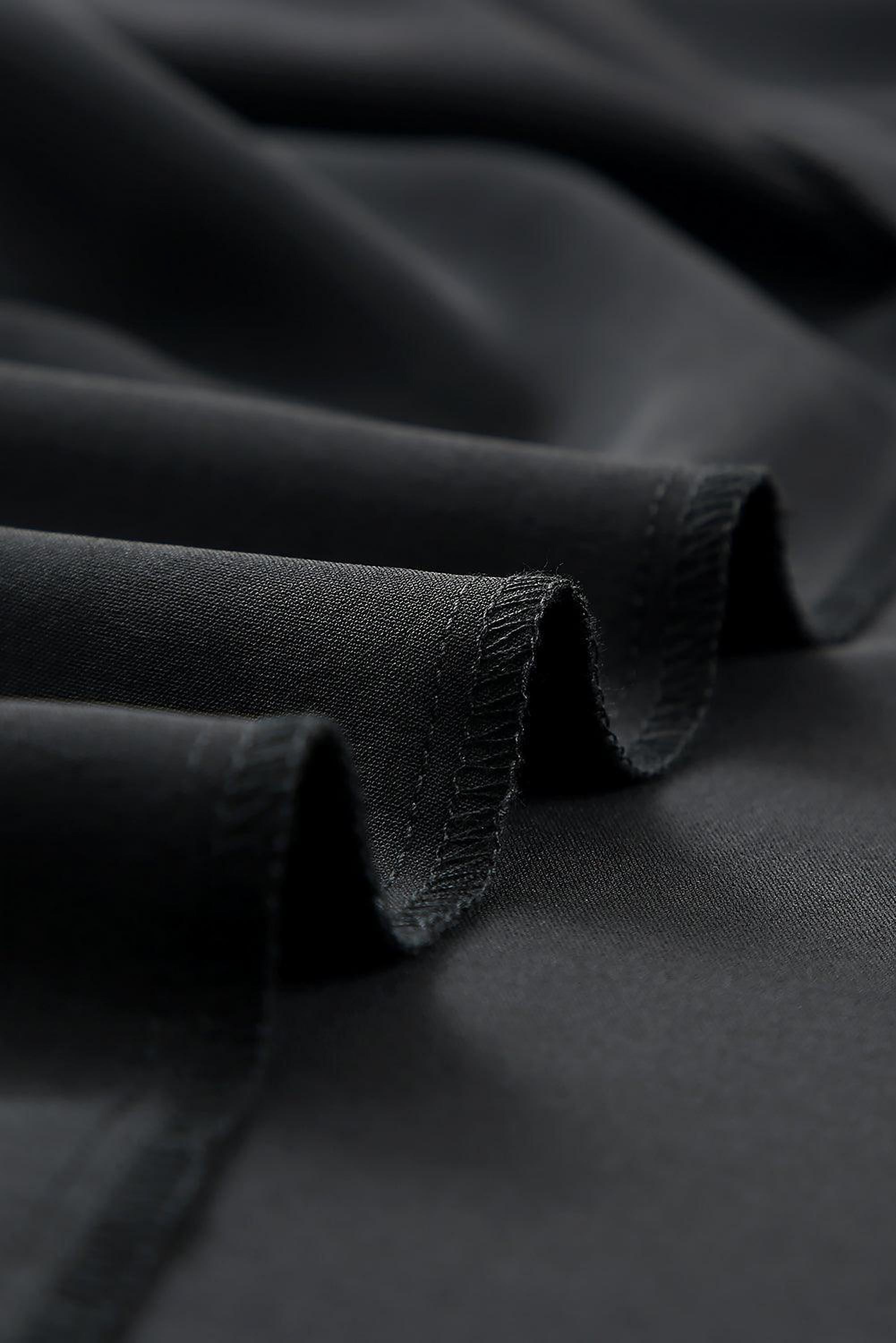 Robe chic avec manches effilochées pour un style décontracté et élégant