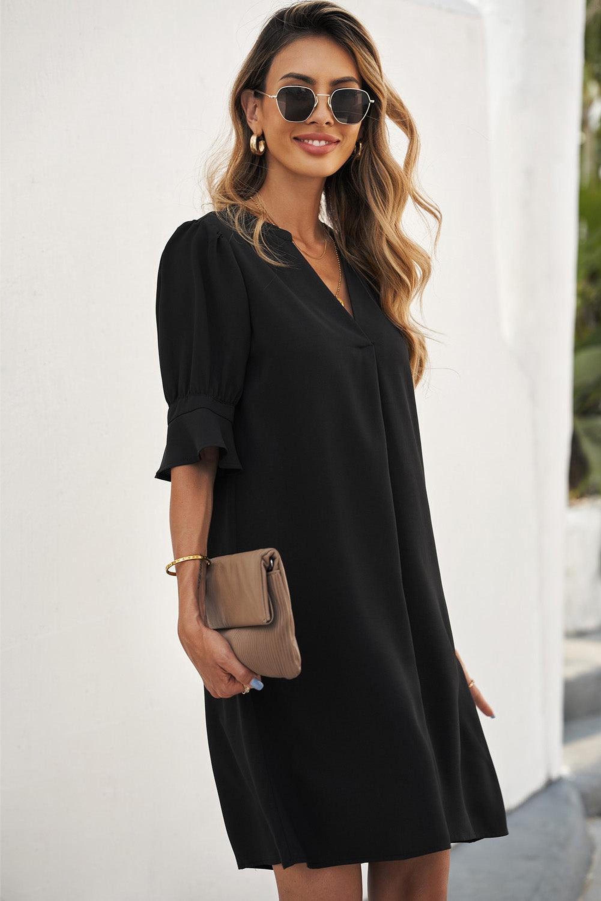 Robe chic avec manches effilochées pour un style décontracté et élégant