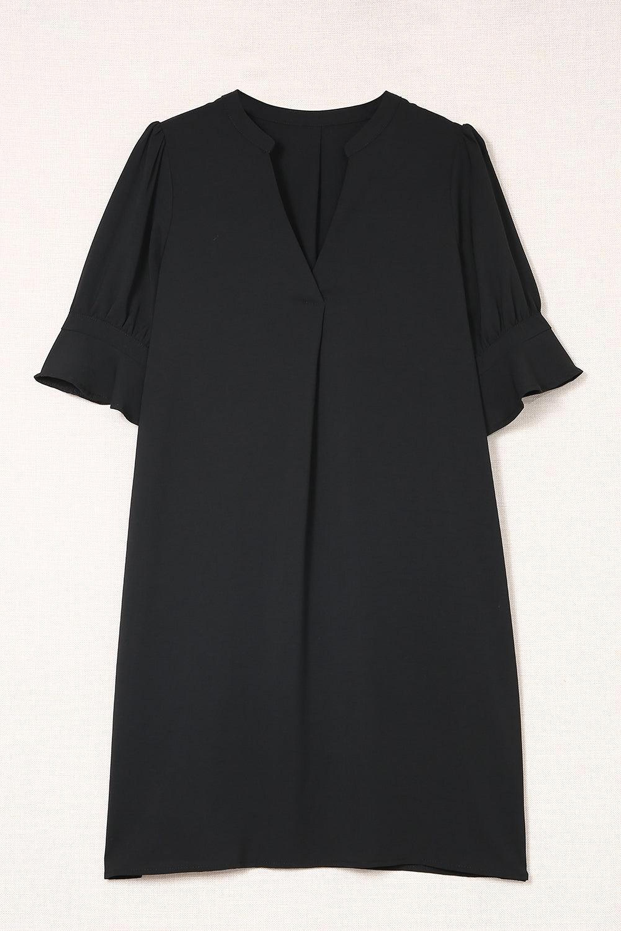 Robe chic avec manches effilochées pour un style décontracté et élégant