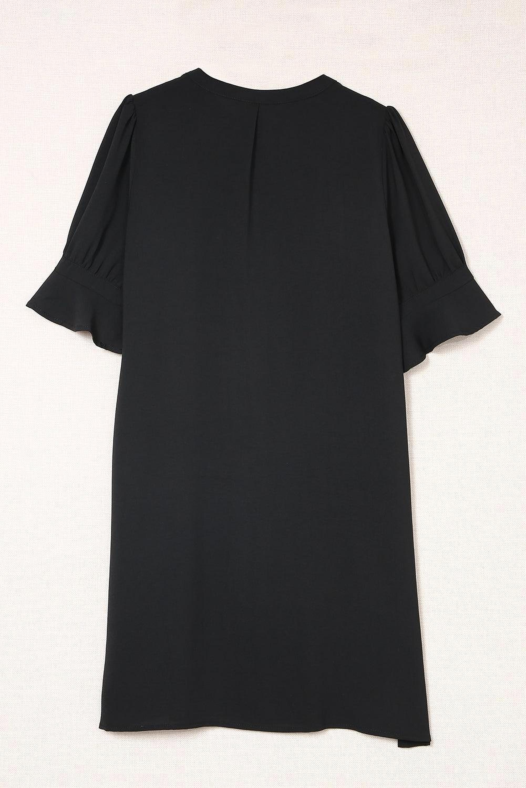 Robe chic avec manches effilochées pour un style décontracté et élégant