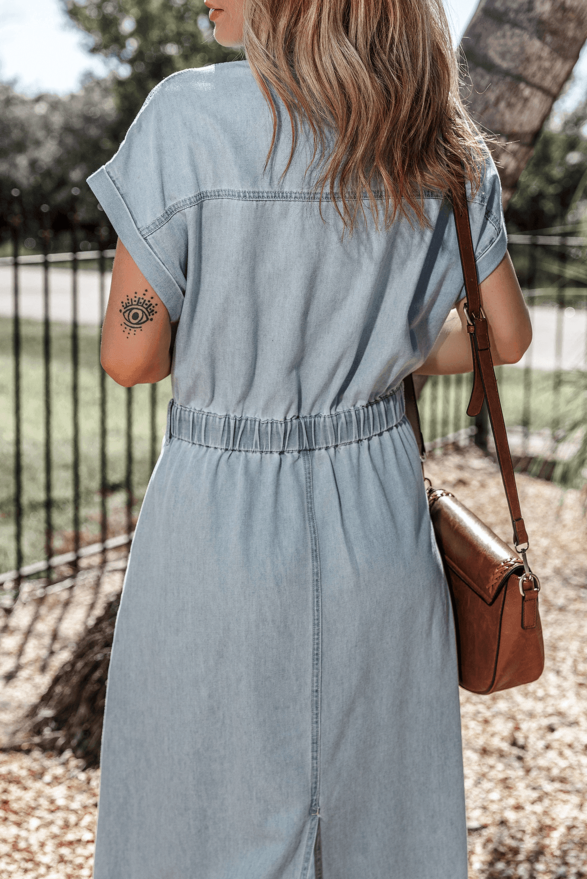 Robe en denim élégante avec manches courtes chauve-souris