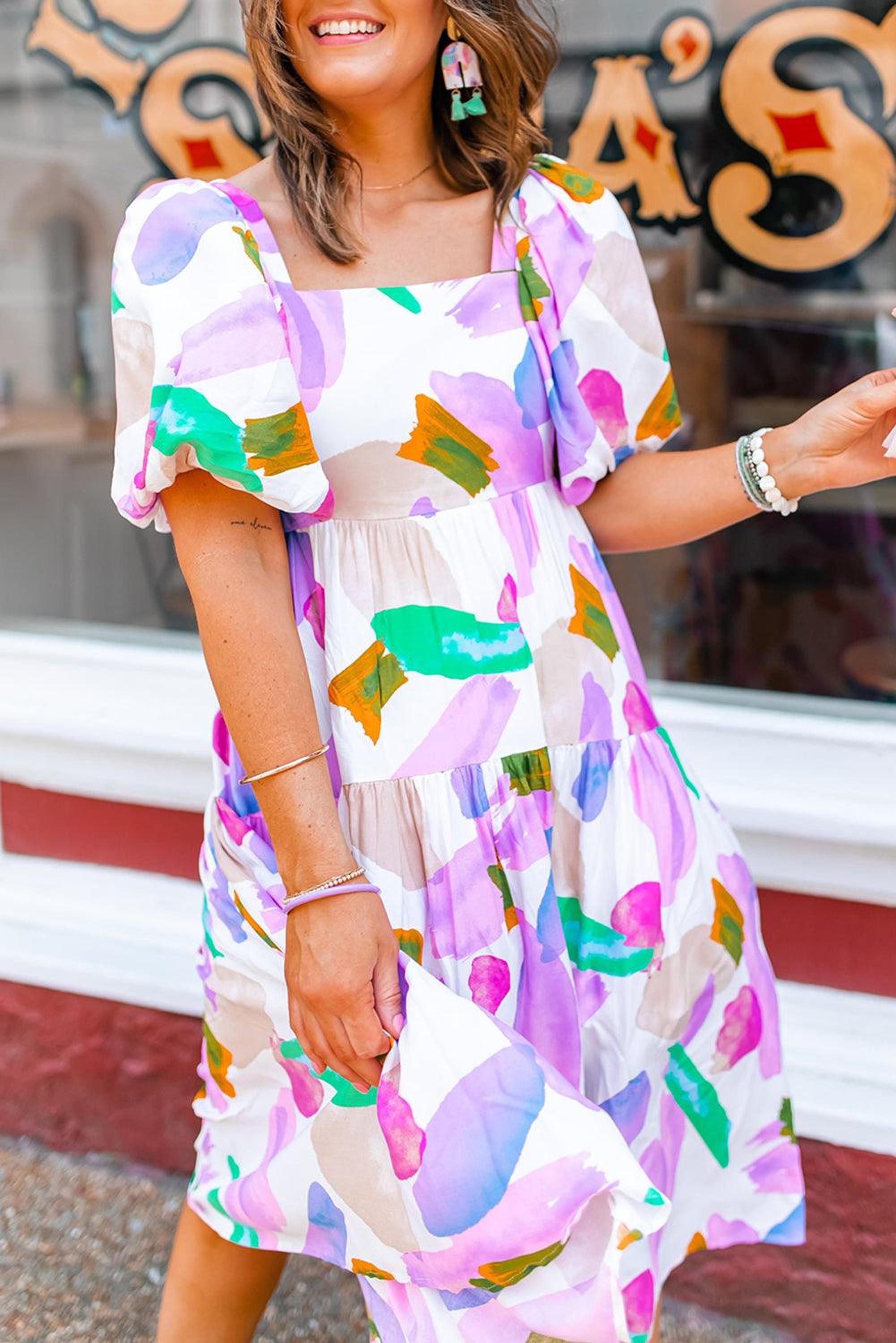 Robe midi imprimée abstraite avec manches bouffantes