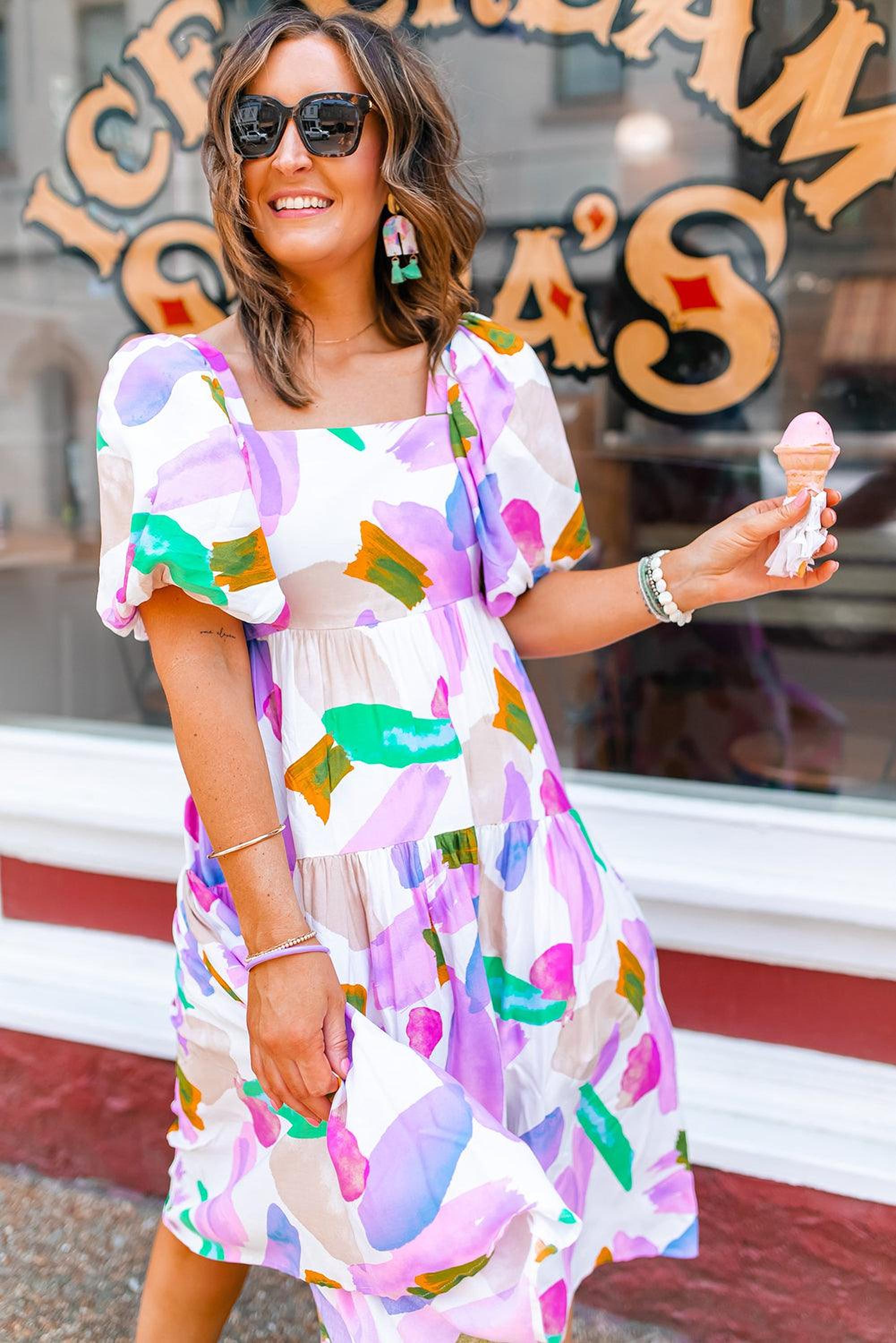 Robe midi imprimée abstraite avec manches bouffantes