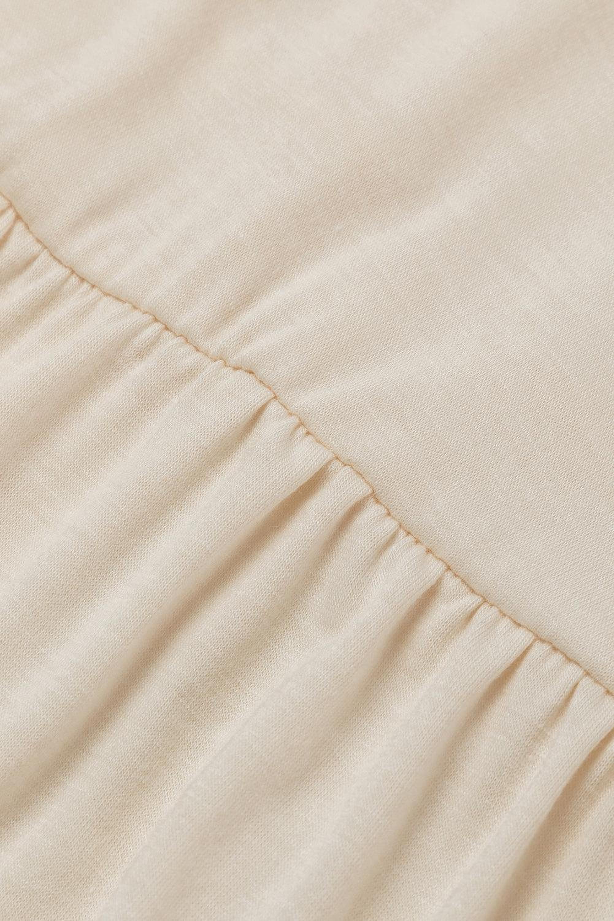 Robe trapèze avec manches bouffantes et détails embellis