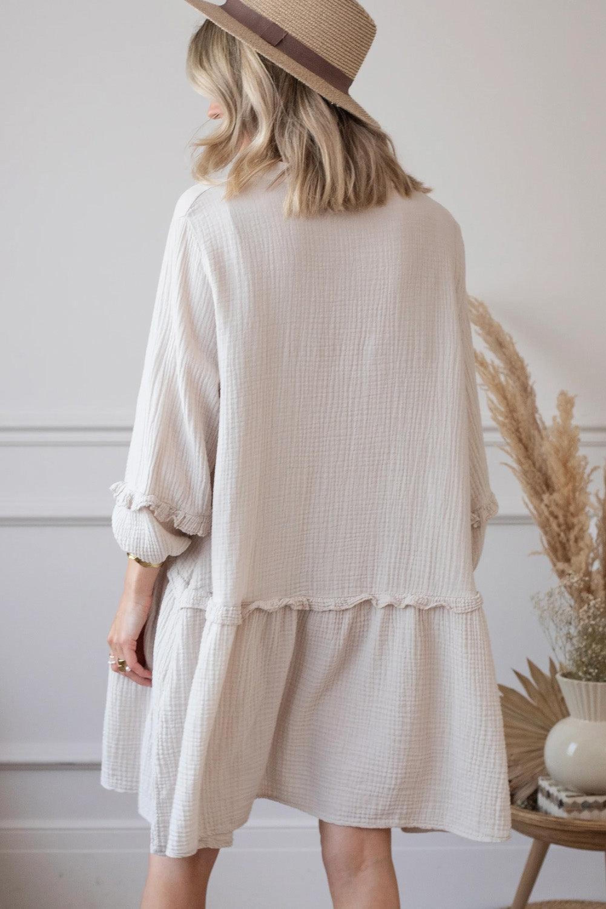 Robe élégante avec volants et structure raffinée