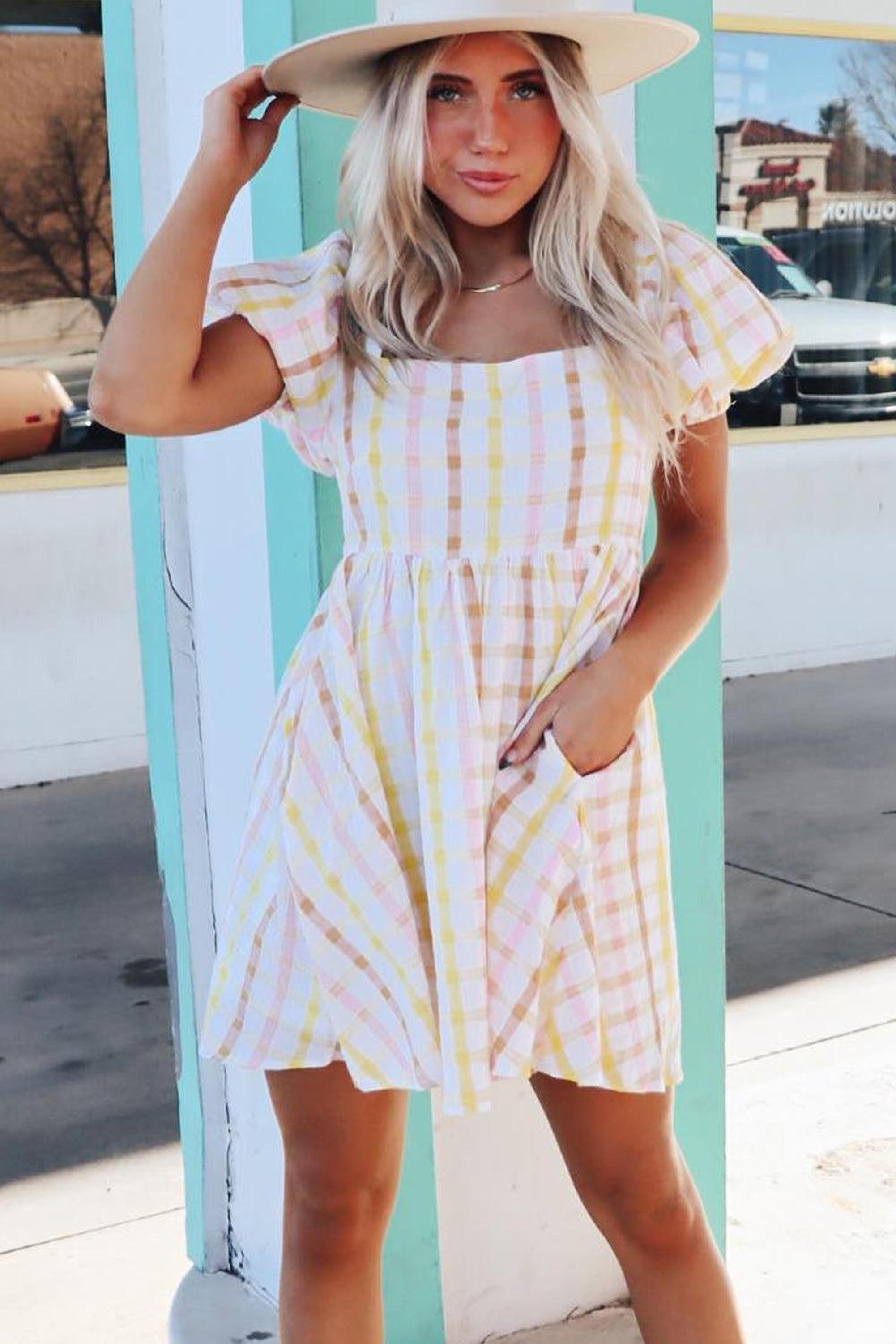 Robe skater à carreaux avec manches bouffantes