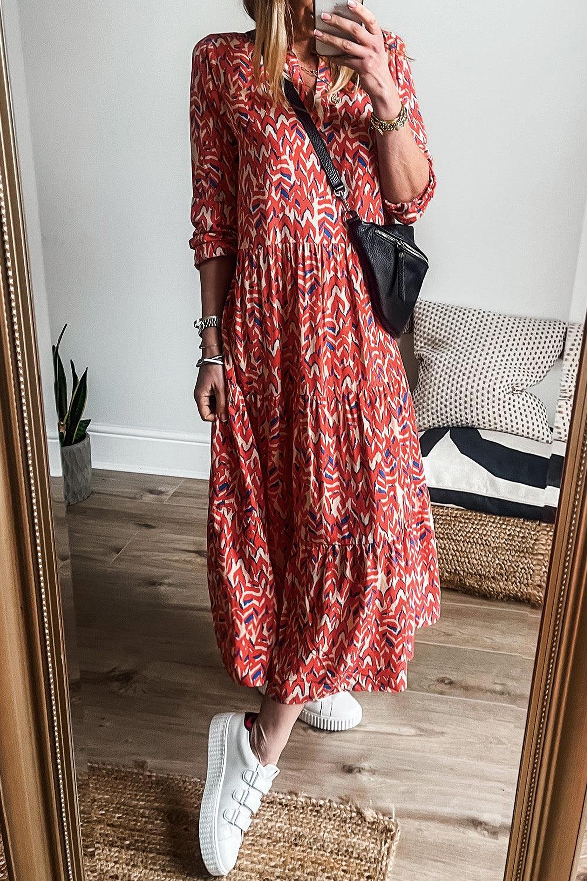 Robe midi plissée avec décolleté en V et imprimé abstrait