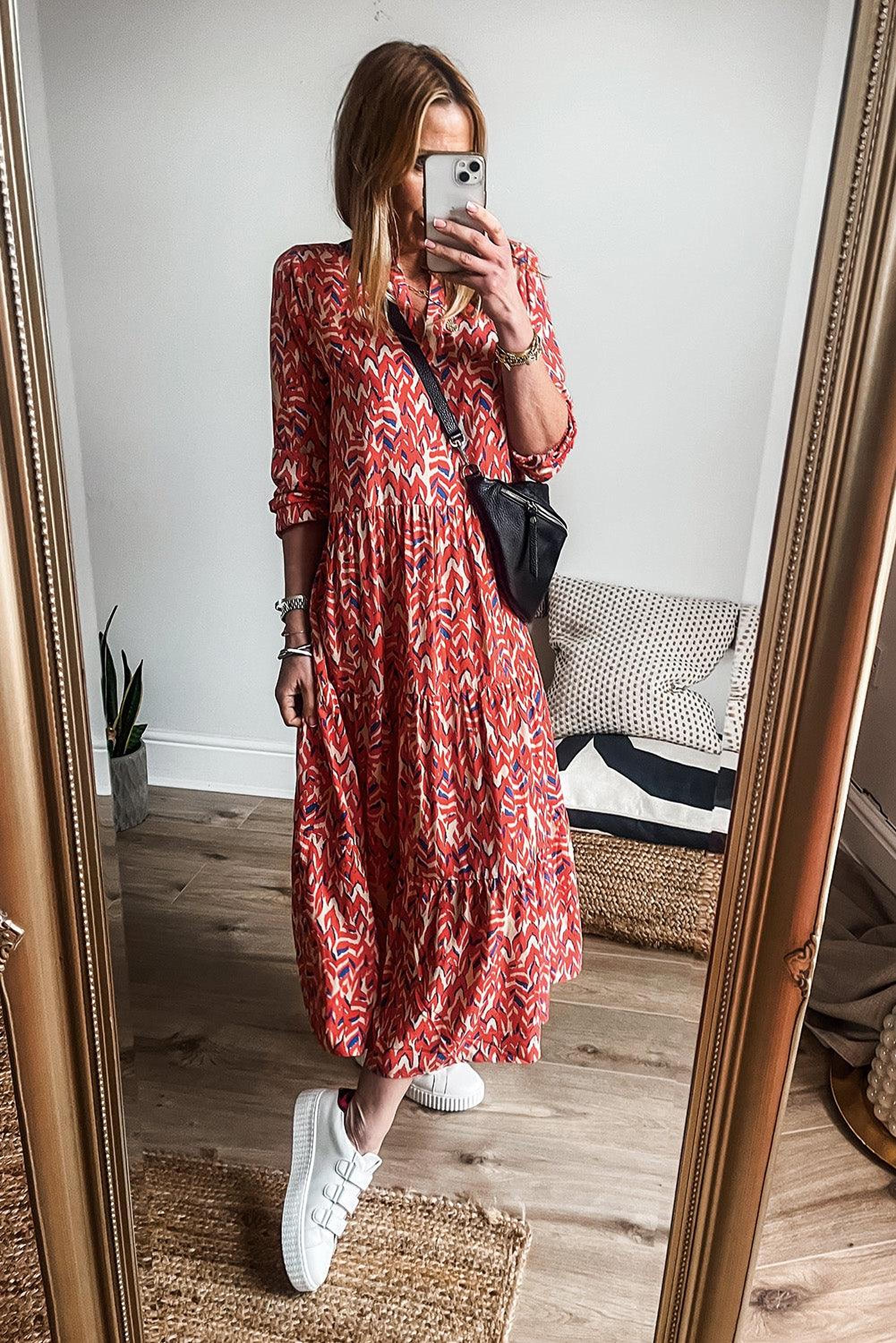 Robe midi plissée avec décolleté en V et imprimé abstrait