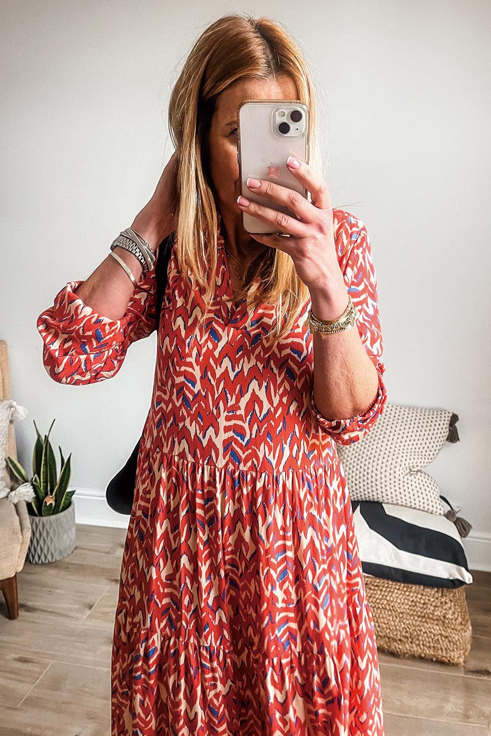 Robe midi plissée avec décolleté en V et imprimé abstrait