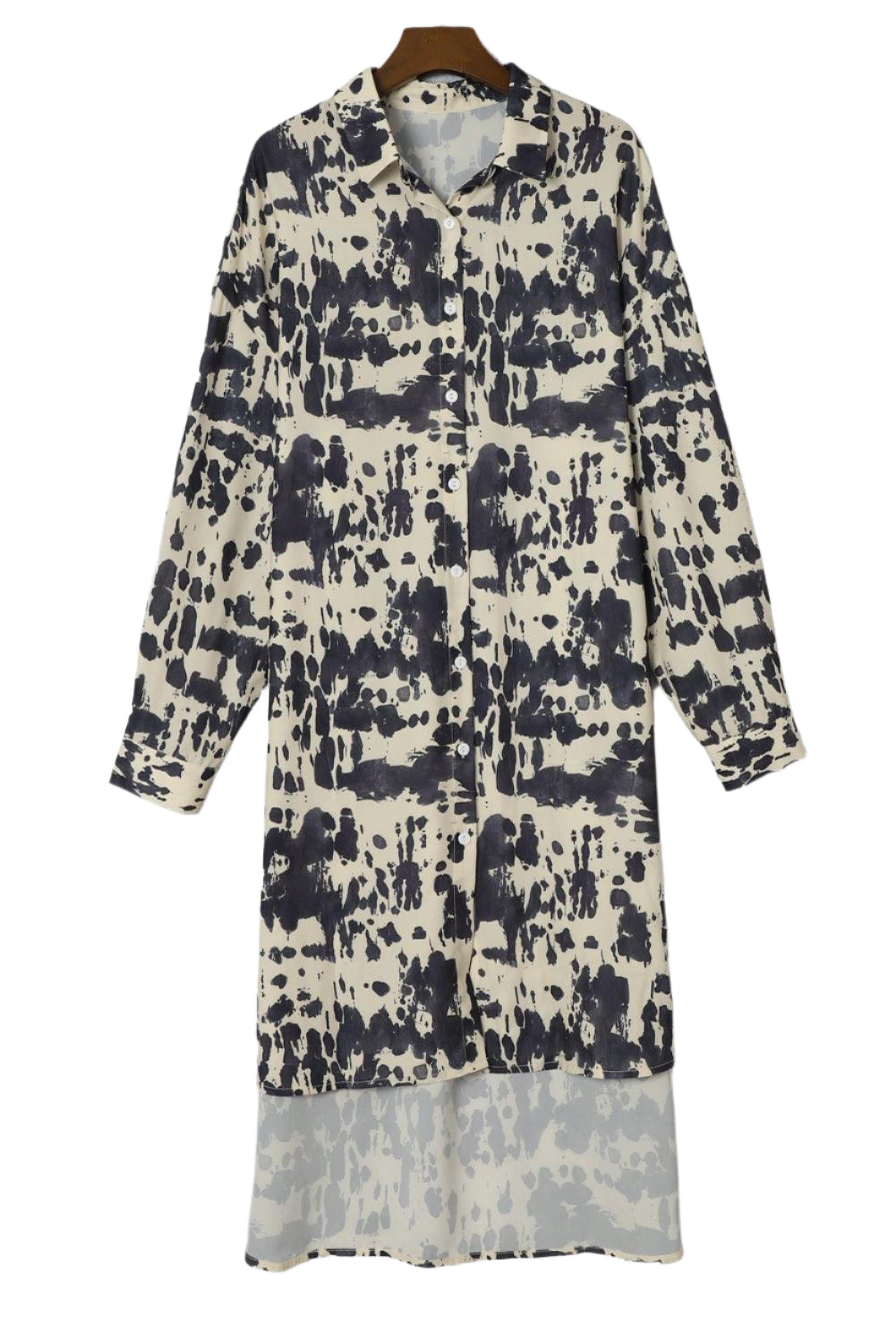 Robe élégante avec des boutons et une fente, idéale pour diverses occasions