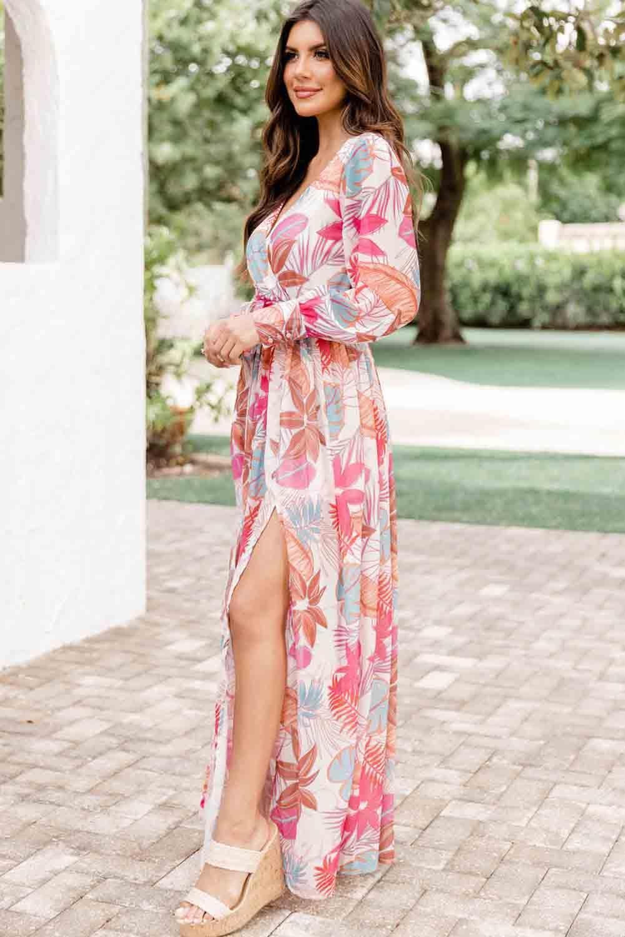 Robe longue et élégante avec un motif tropical pour une allure estivale