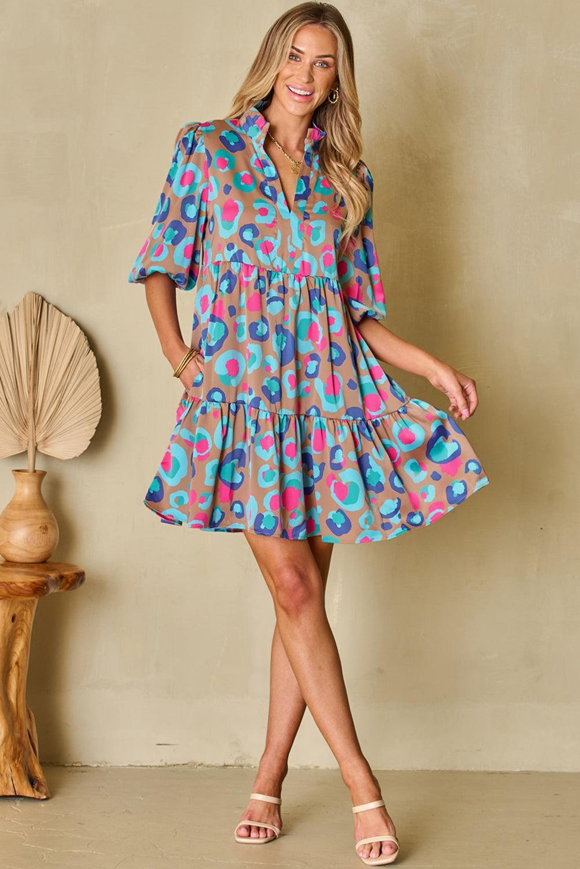Robe imprimée léopard avec volants et col fendu élégante pour femmes