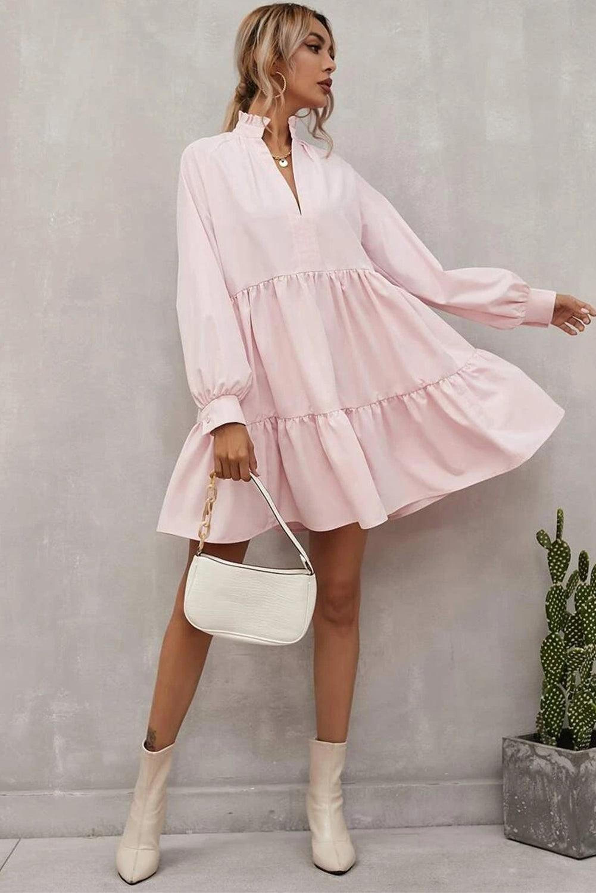 Robe élégante avec ruffles et col frivole