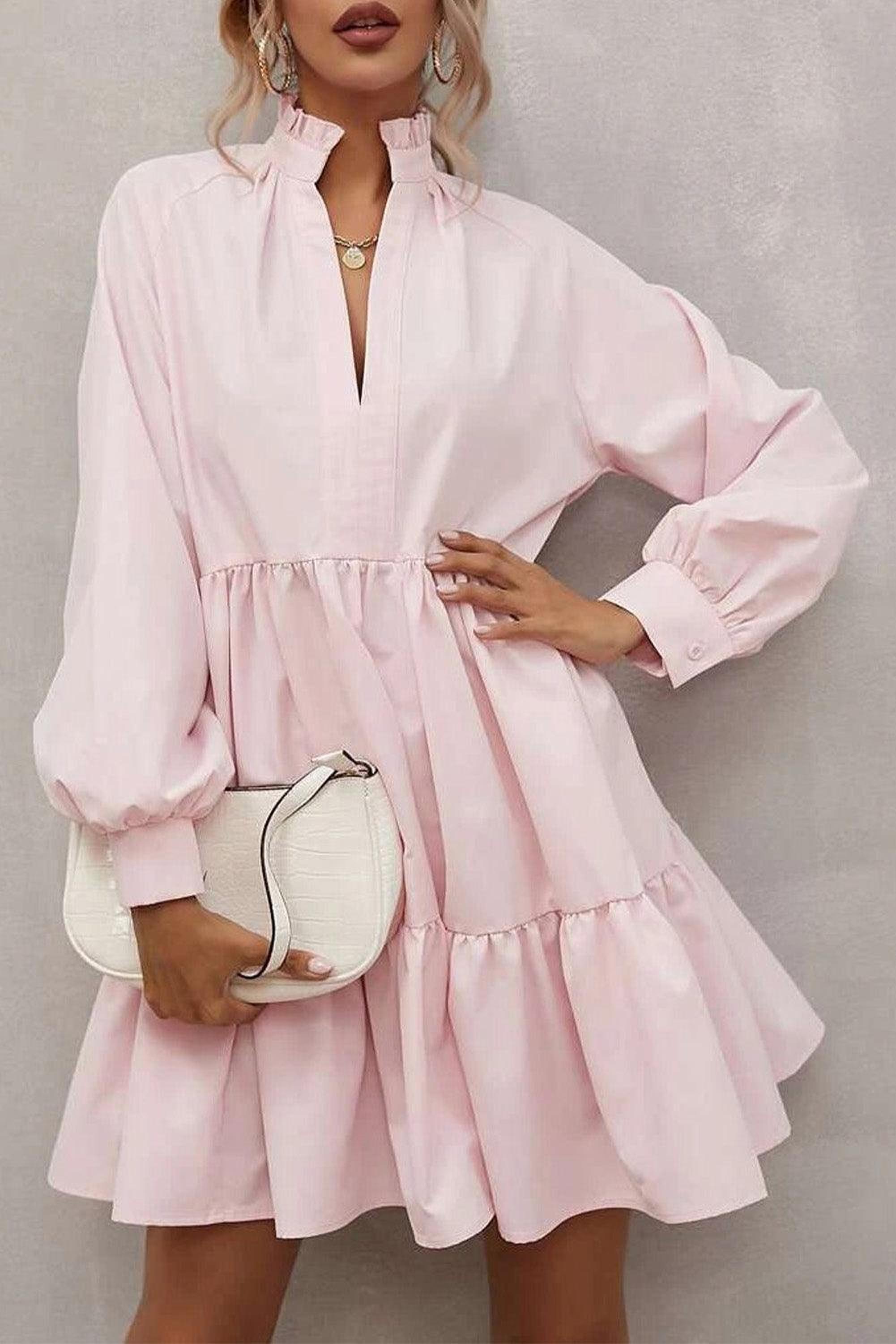 Robe élégante avec ruffles et col frivole