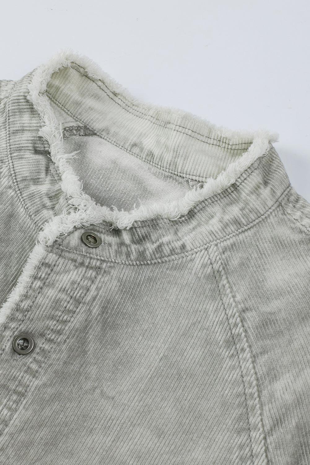Robe en denim à manches longues avec un ourlet effiloché