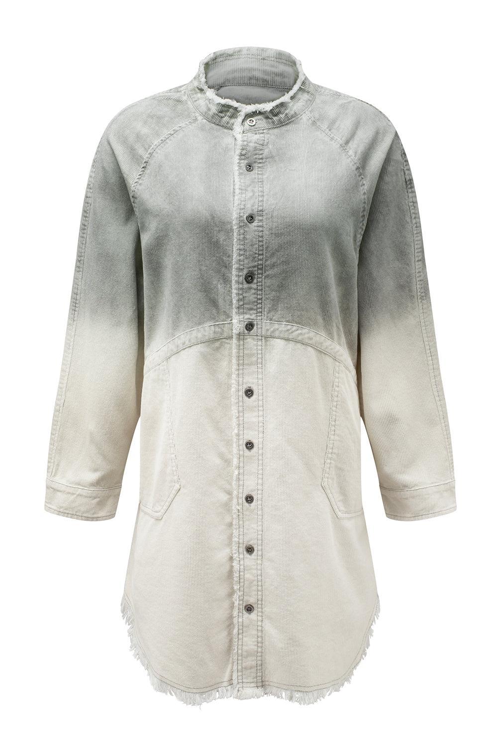 Robe en denim à manches longues avec un ourlet effiloché