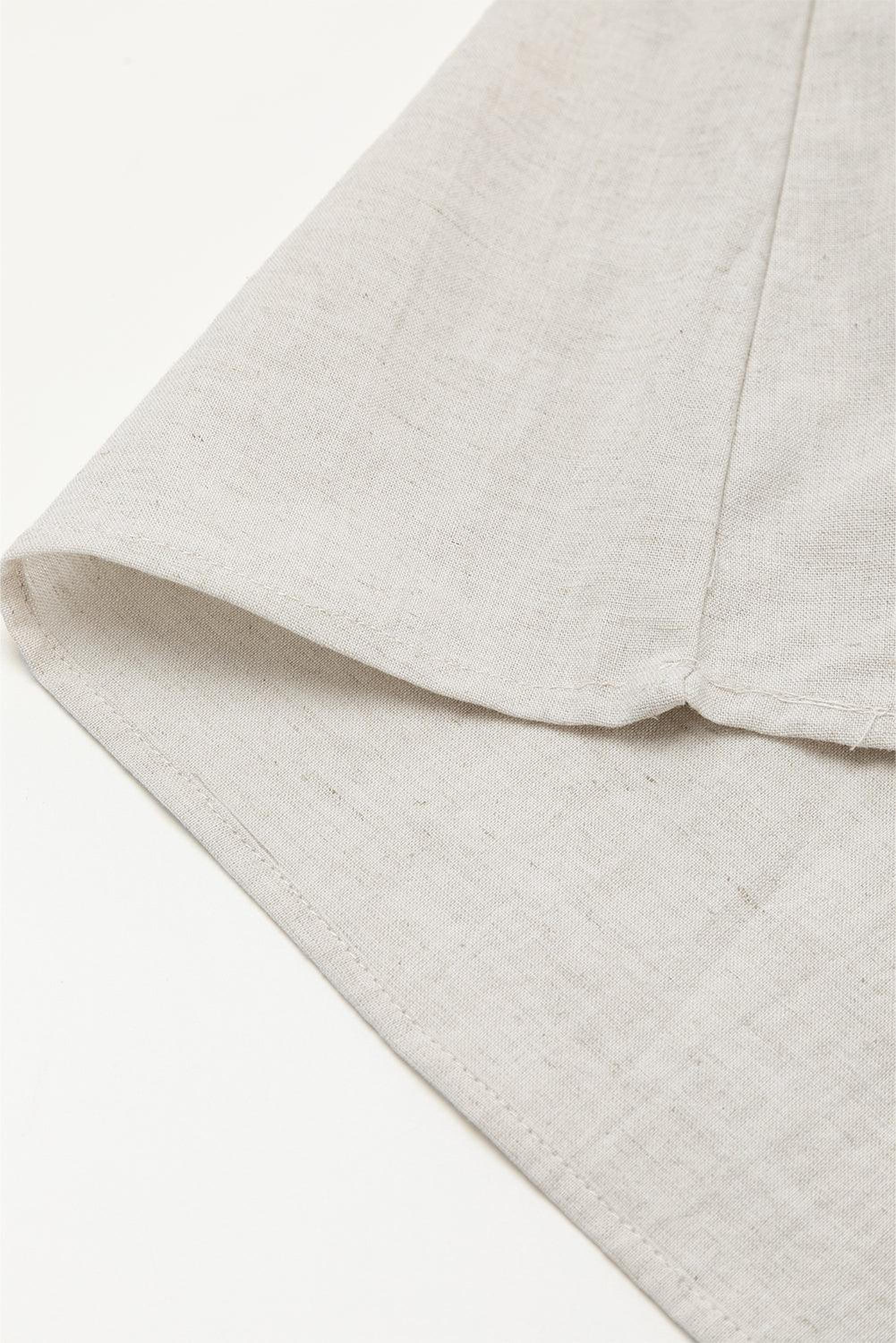 Robe avec un col à nœud et manches bouffantes