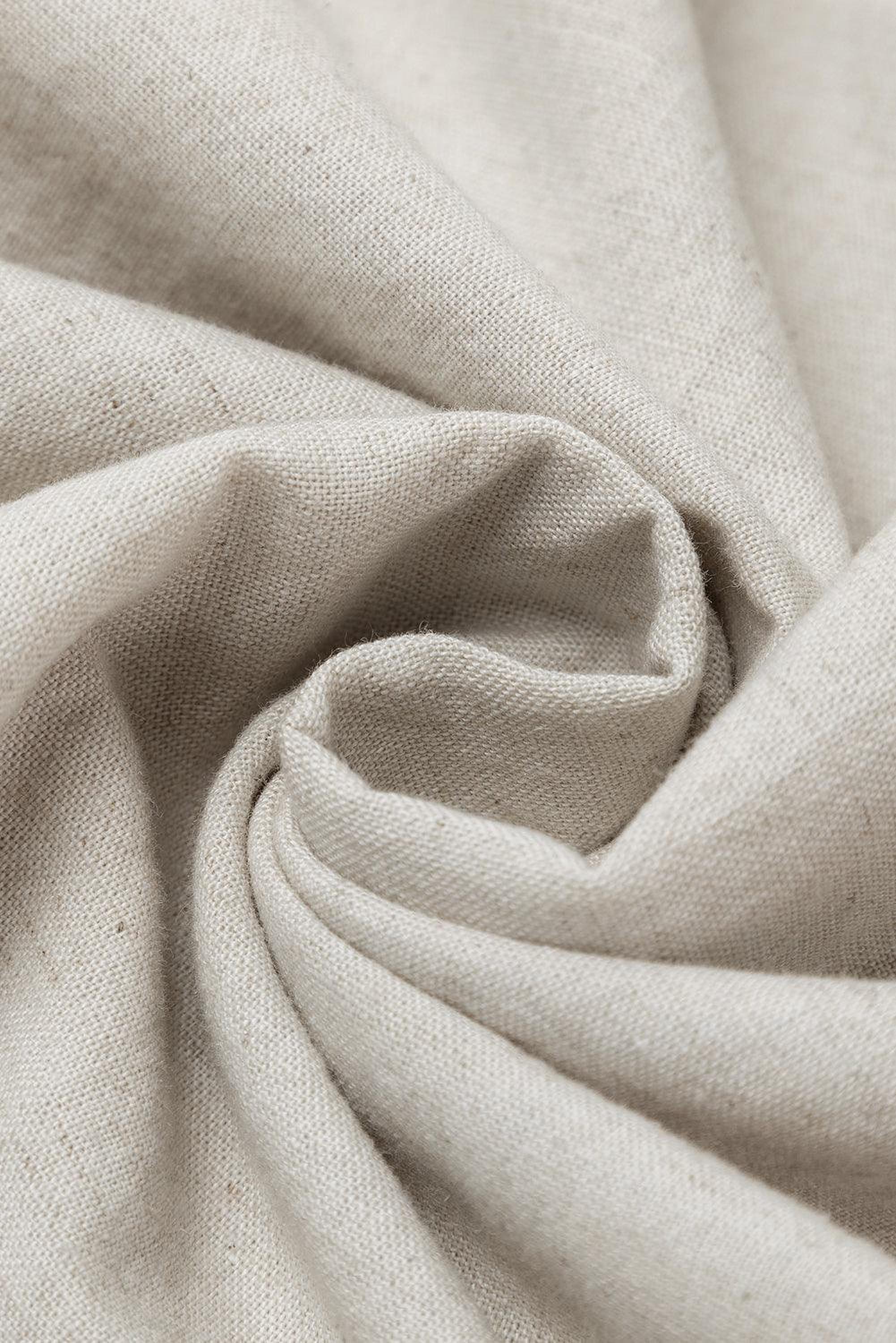 Robe avec un col à nœud et manches bouffantes