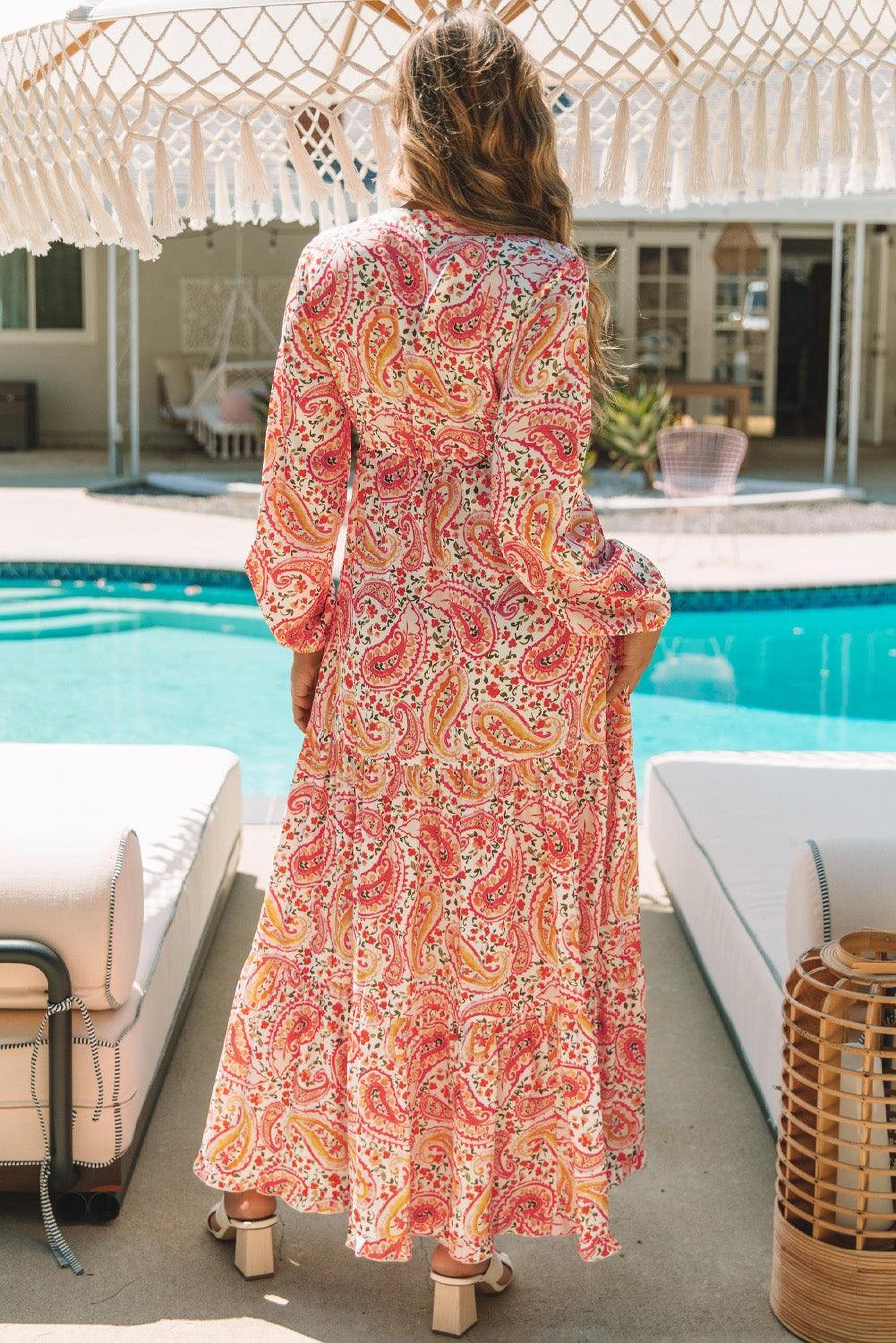 Robe longue bohème à motif paisley avec volants élégants