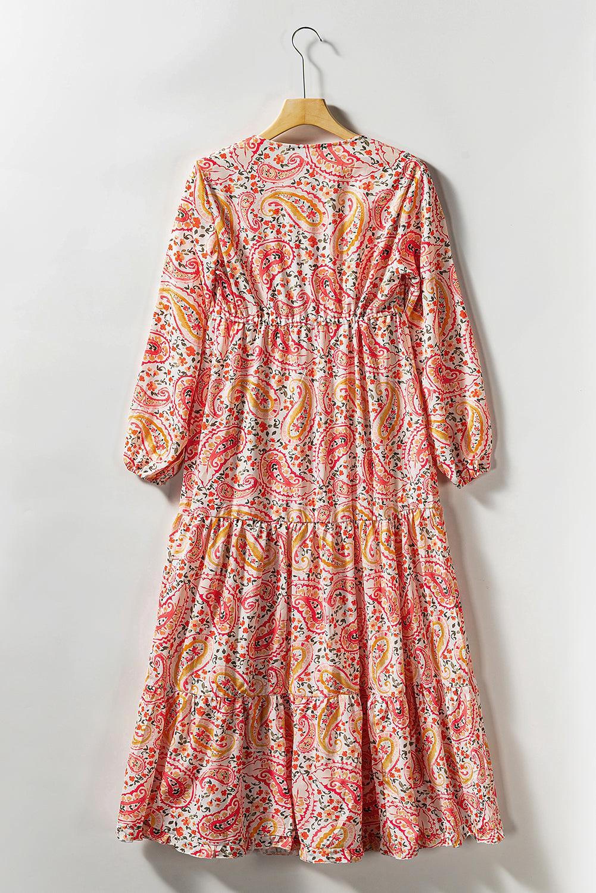 Robe longue bohème à motif paisley avec volants élégants
