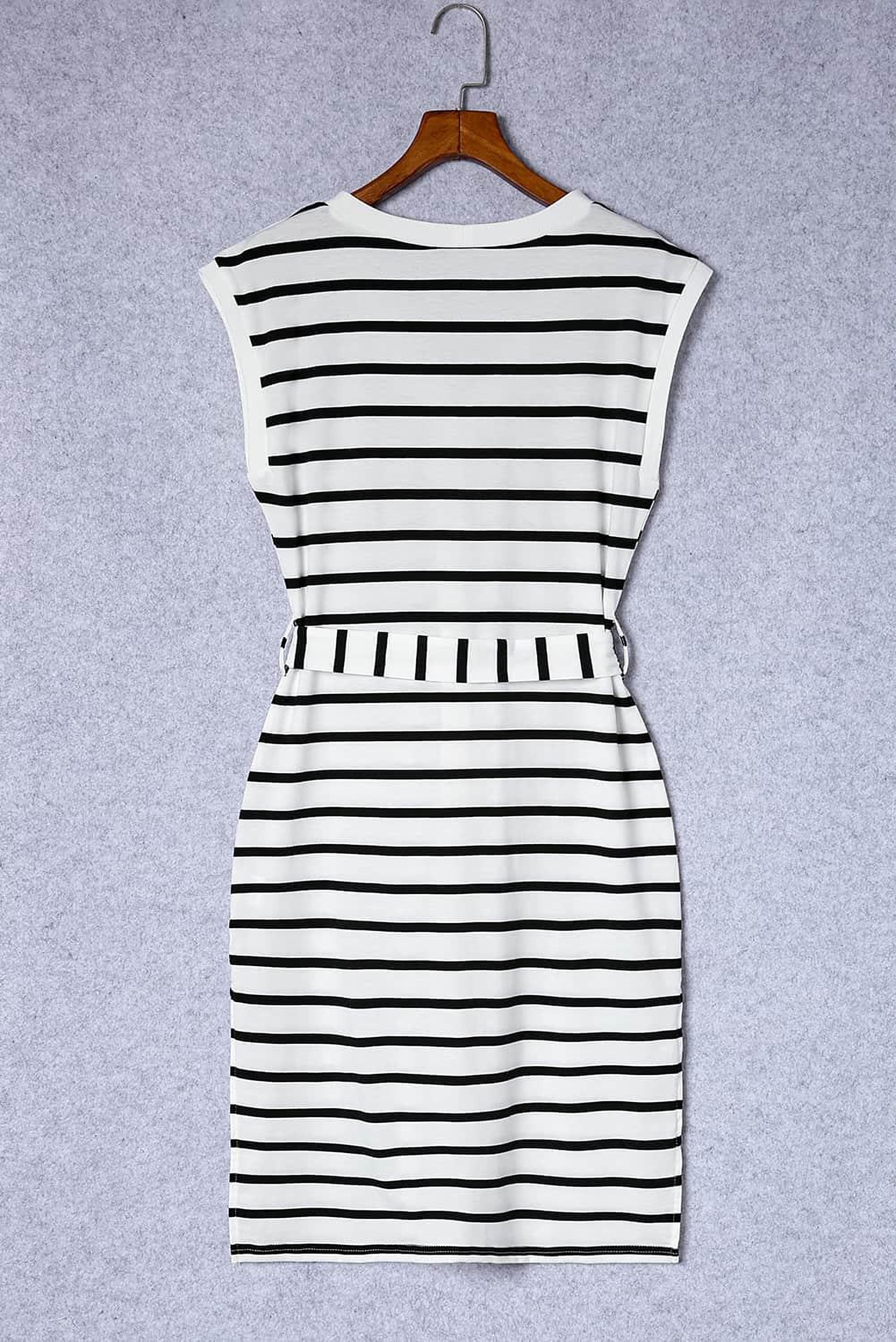 Robe midi à rayures avec bouton et fente