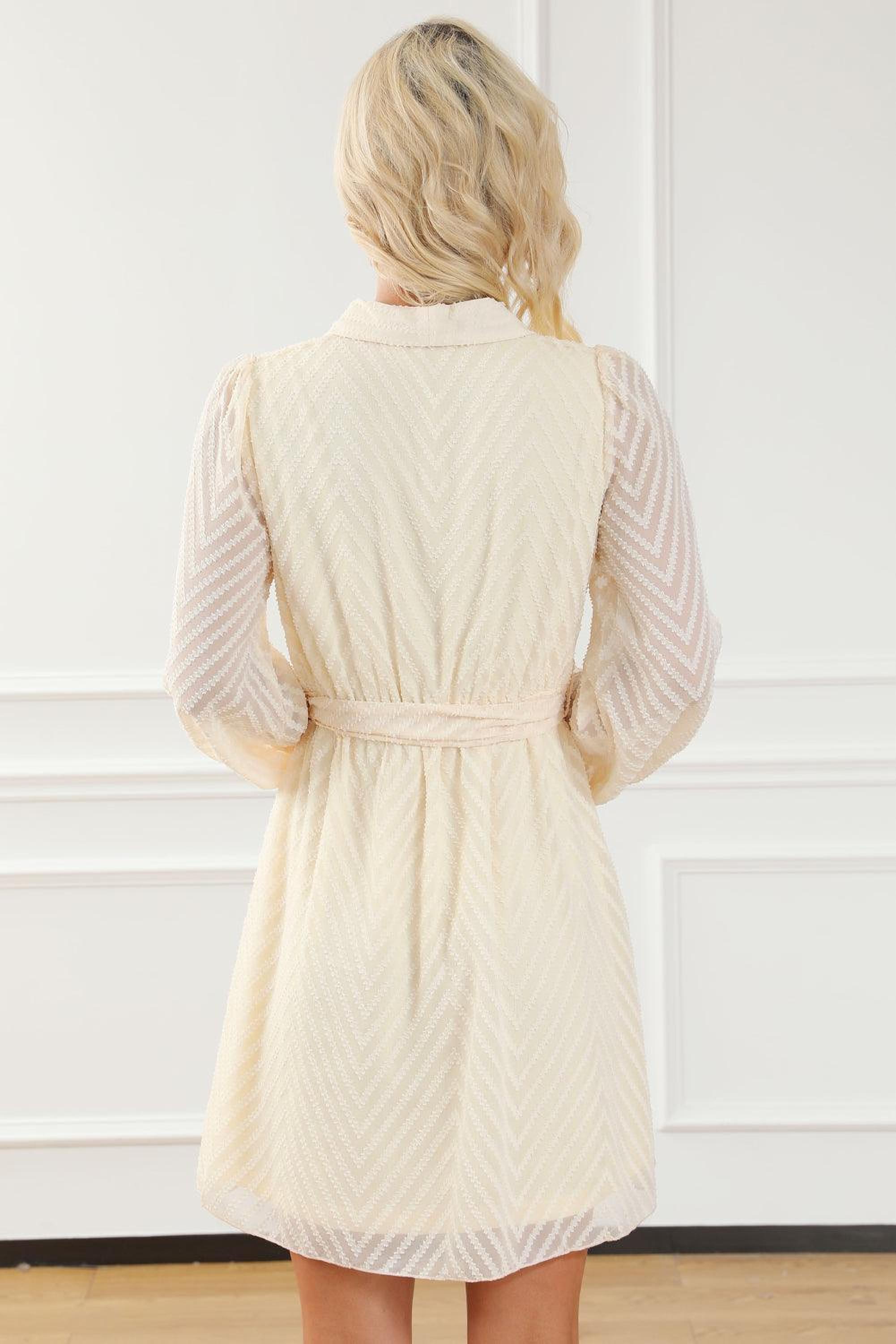Robe élégante à rayures avec manches bouffantes et bouton