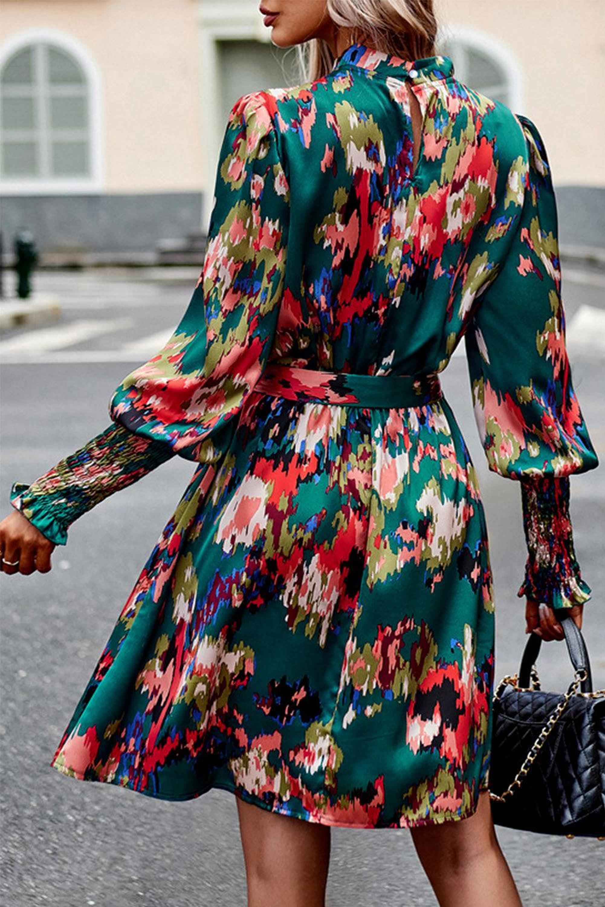 Robe à imprimé abstrait avec volants et ceinture à nœud