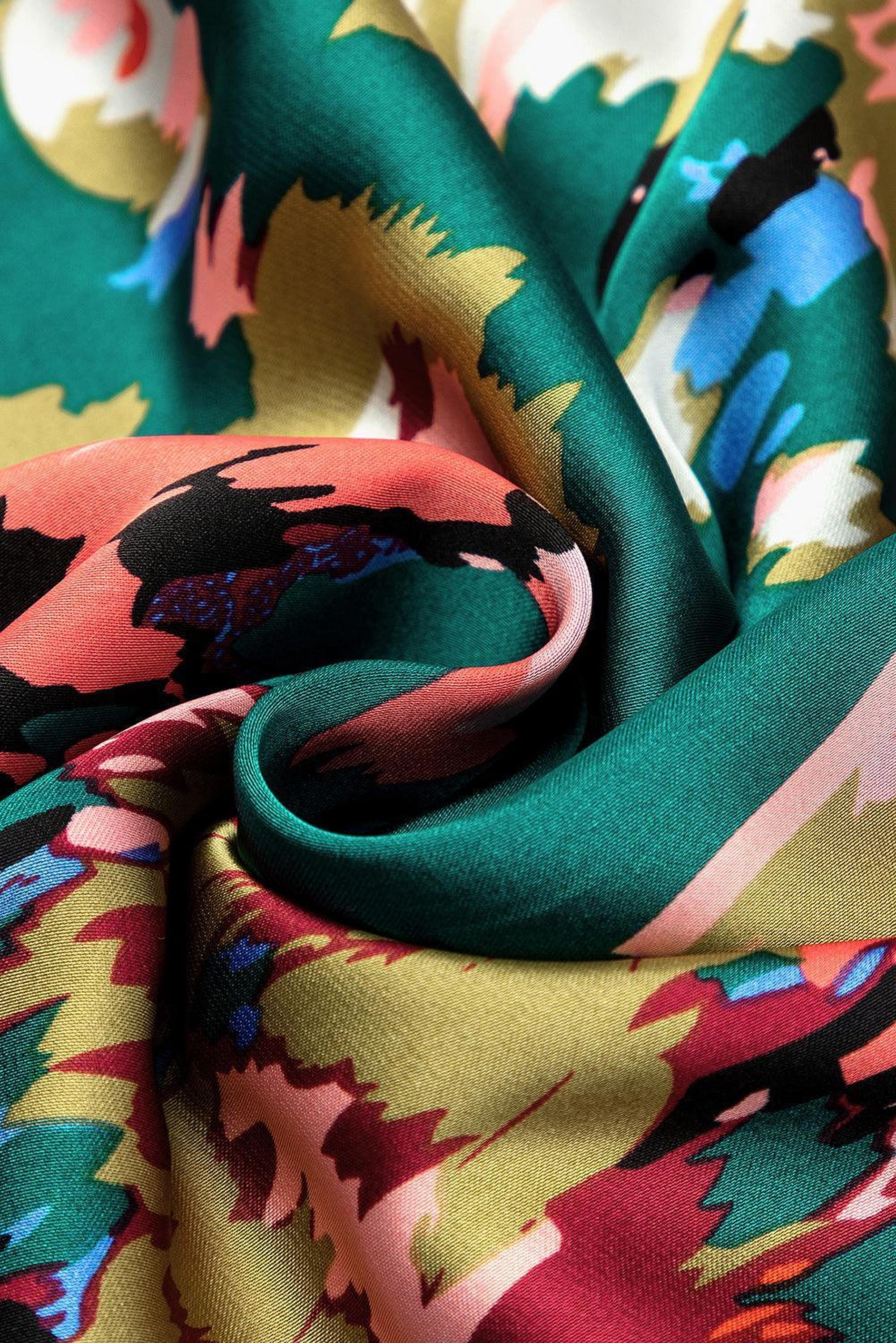 Robe à imprimé abstrait avec volants et ceinture à nœud