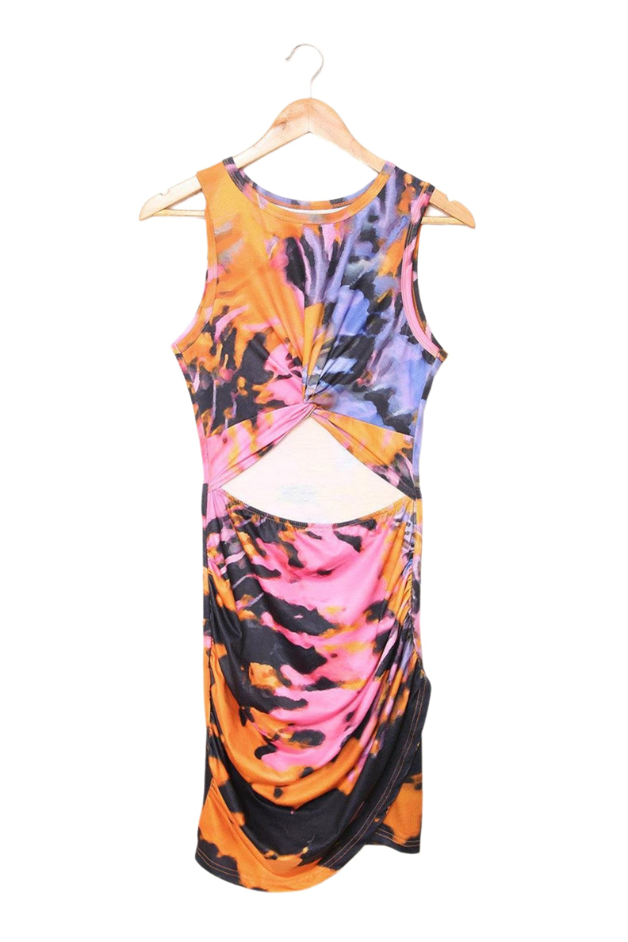 Robe bodycon torsadée avec découpe élégante