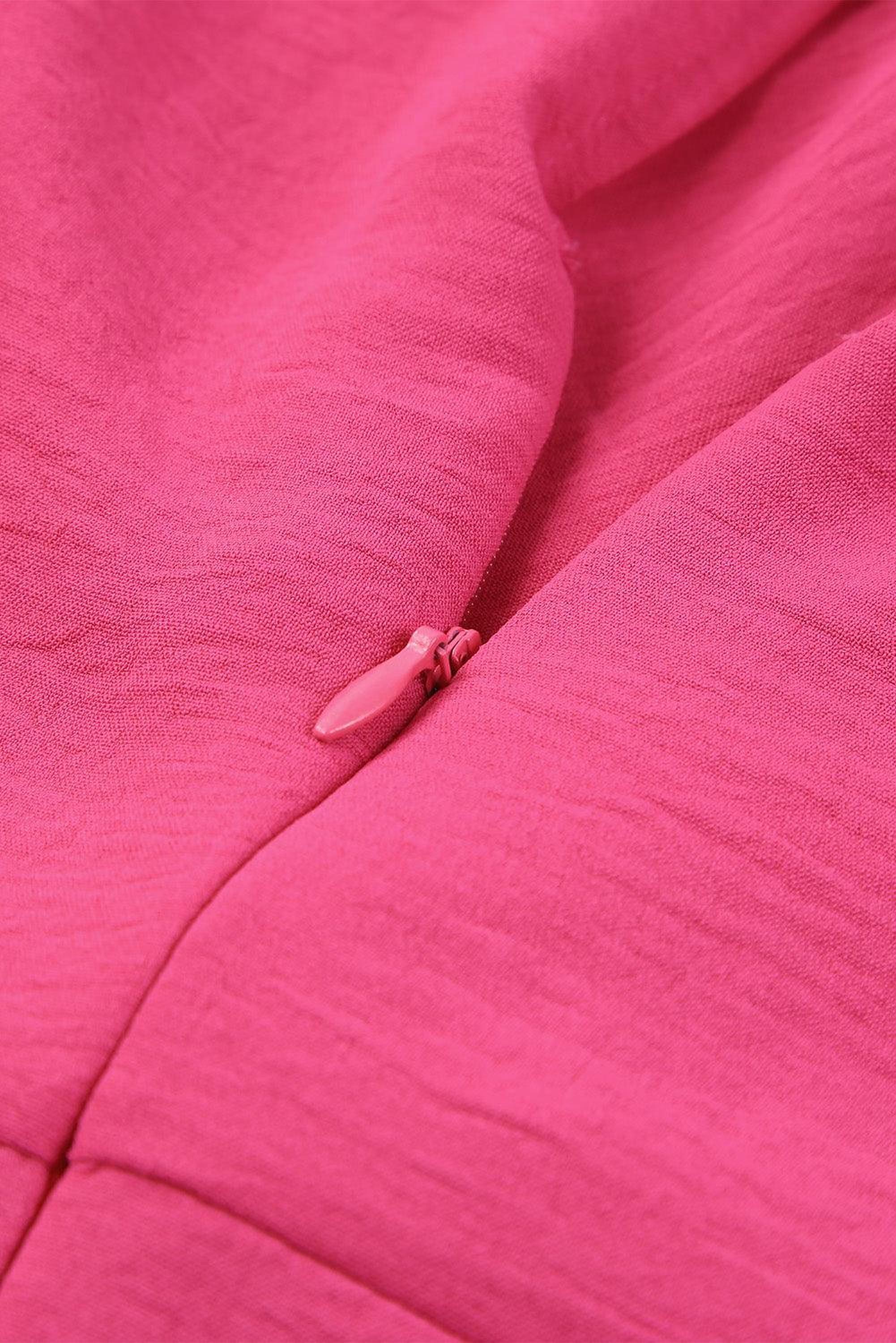 Robe midi élégante avec un devant torsadé et un décolleté en V