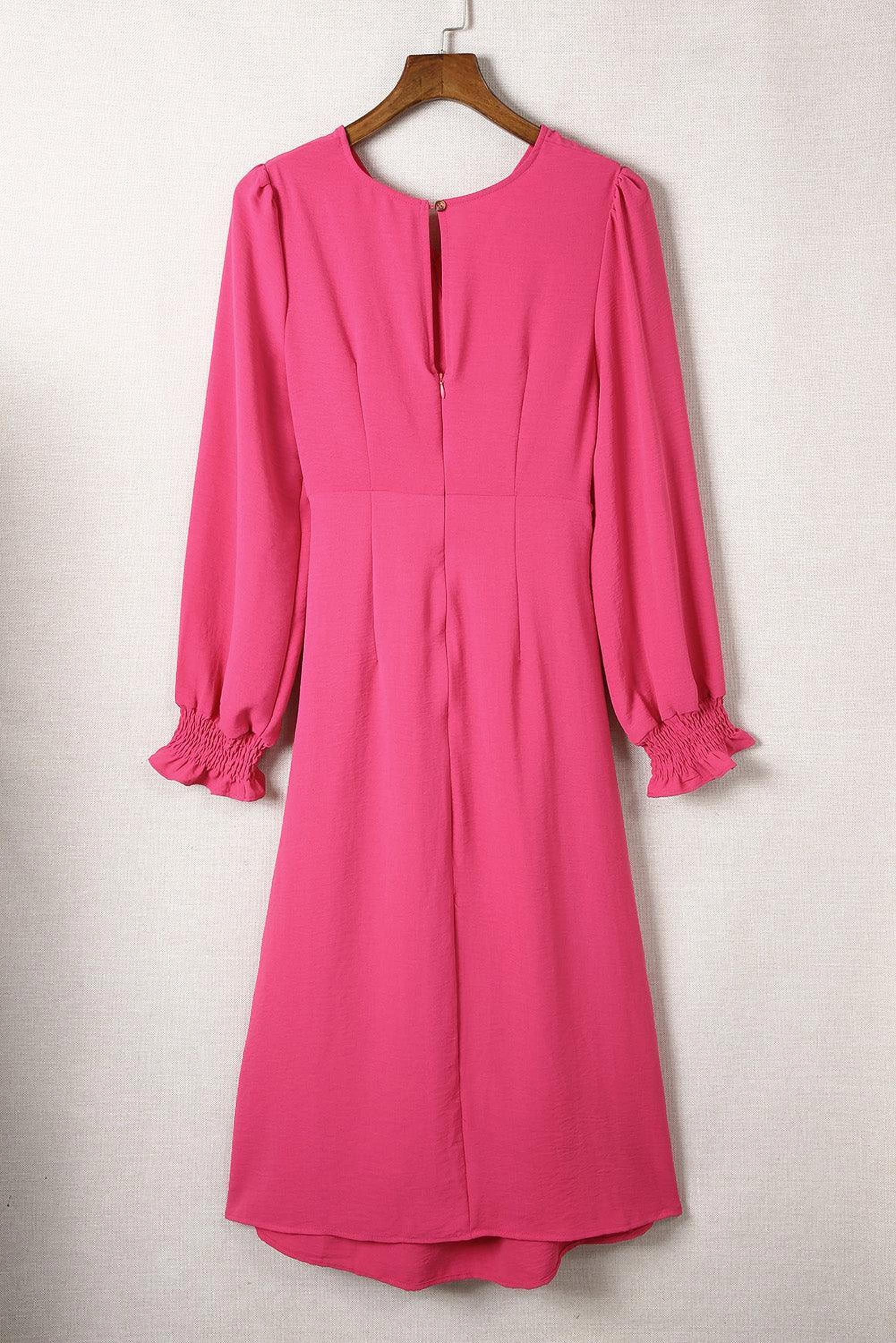 Robe midi élégante avec un devant torsadé et un décolleté en V